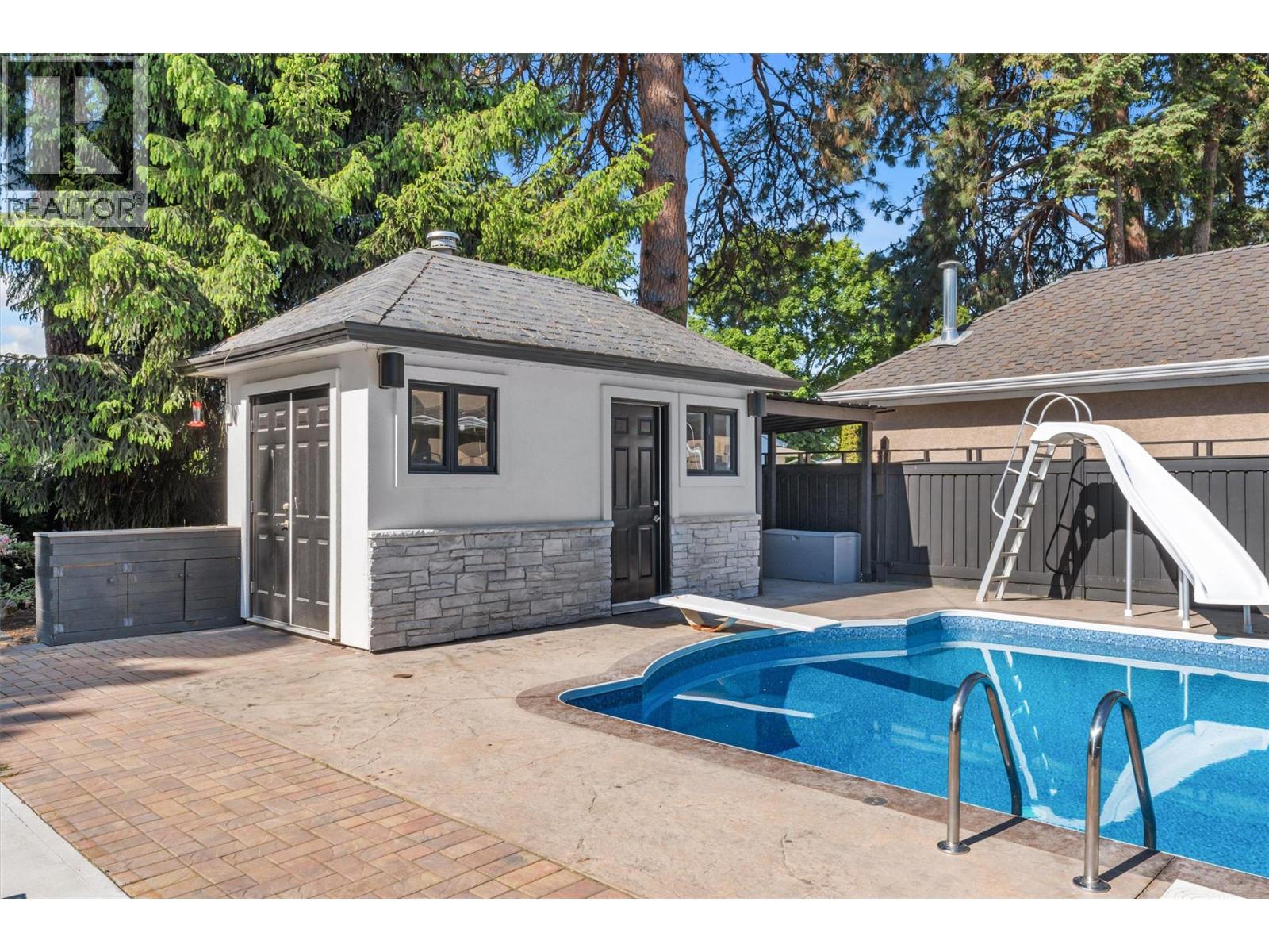 Picture for 539 Metcalfe  Avenue https://www.cirrealty.ca/reb/bc/8/10364068_75.jpg