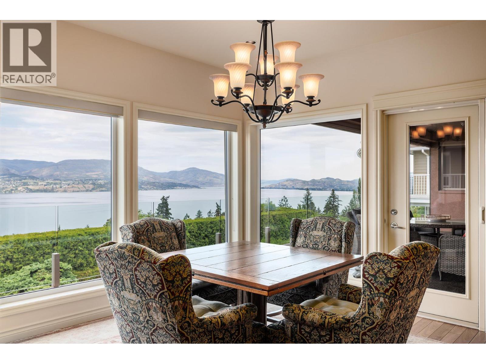 Picture for 370 Sandpiper  Street https://www.cirrealty.ca/reb/bc/8/10364098_10.jpg