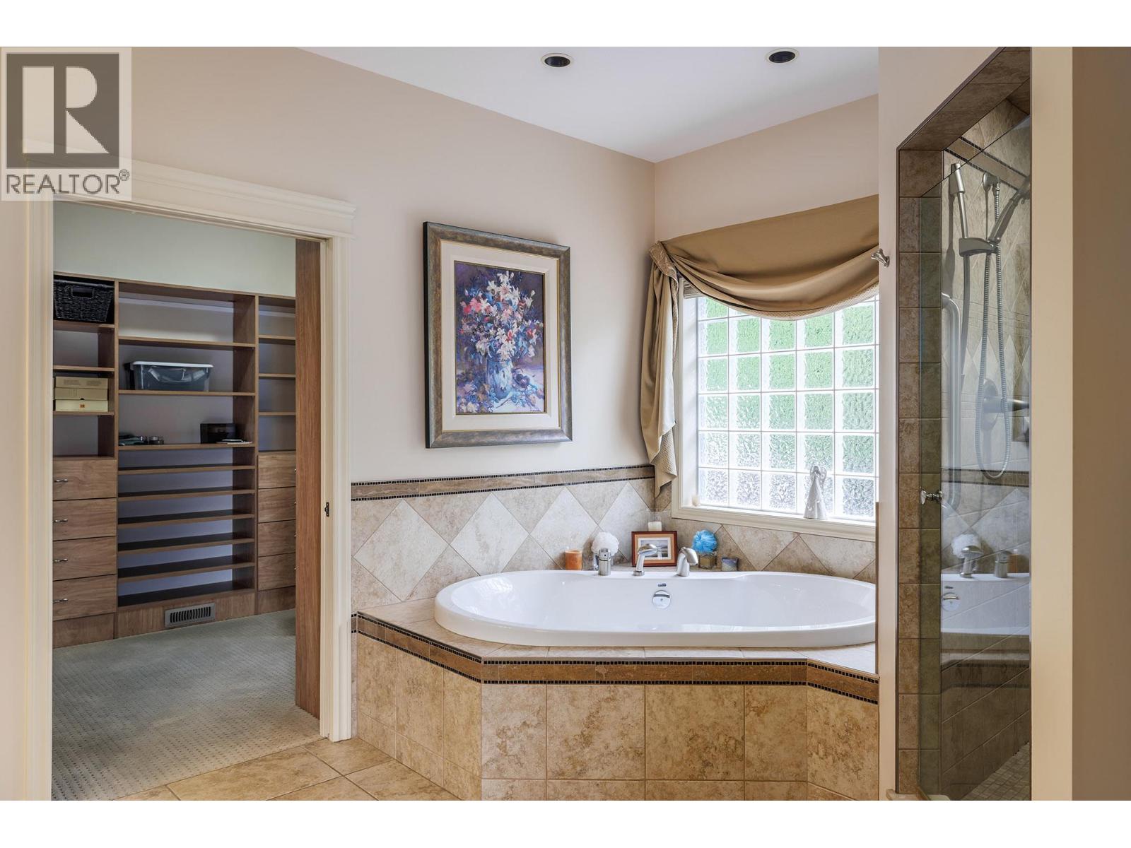 Picture for 370 Sandpiper  Street https://www.cirrealty.ca/reb/bc/8/10364098_13.jpg