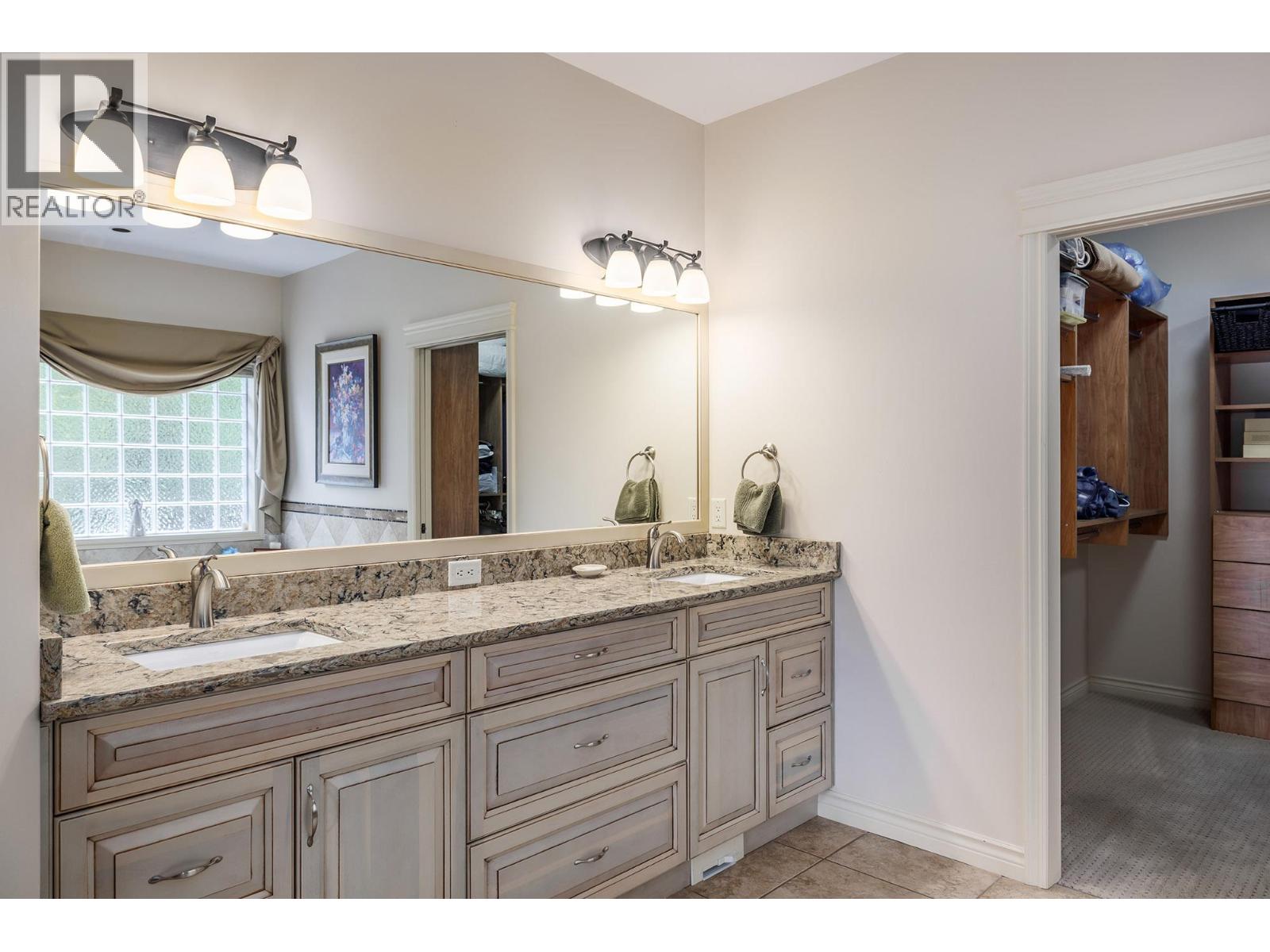 Picture for 370 Sandpiper  Street https://www.cirrealty.ca/reb/bc/8/10364098_14.jpg