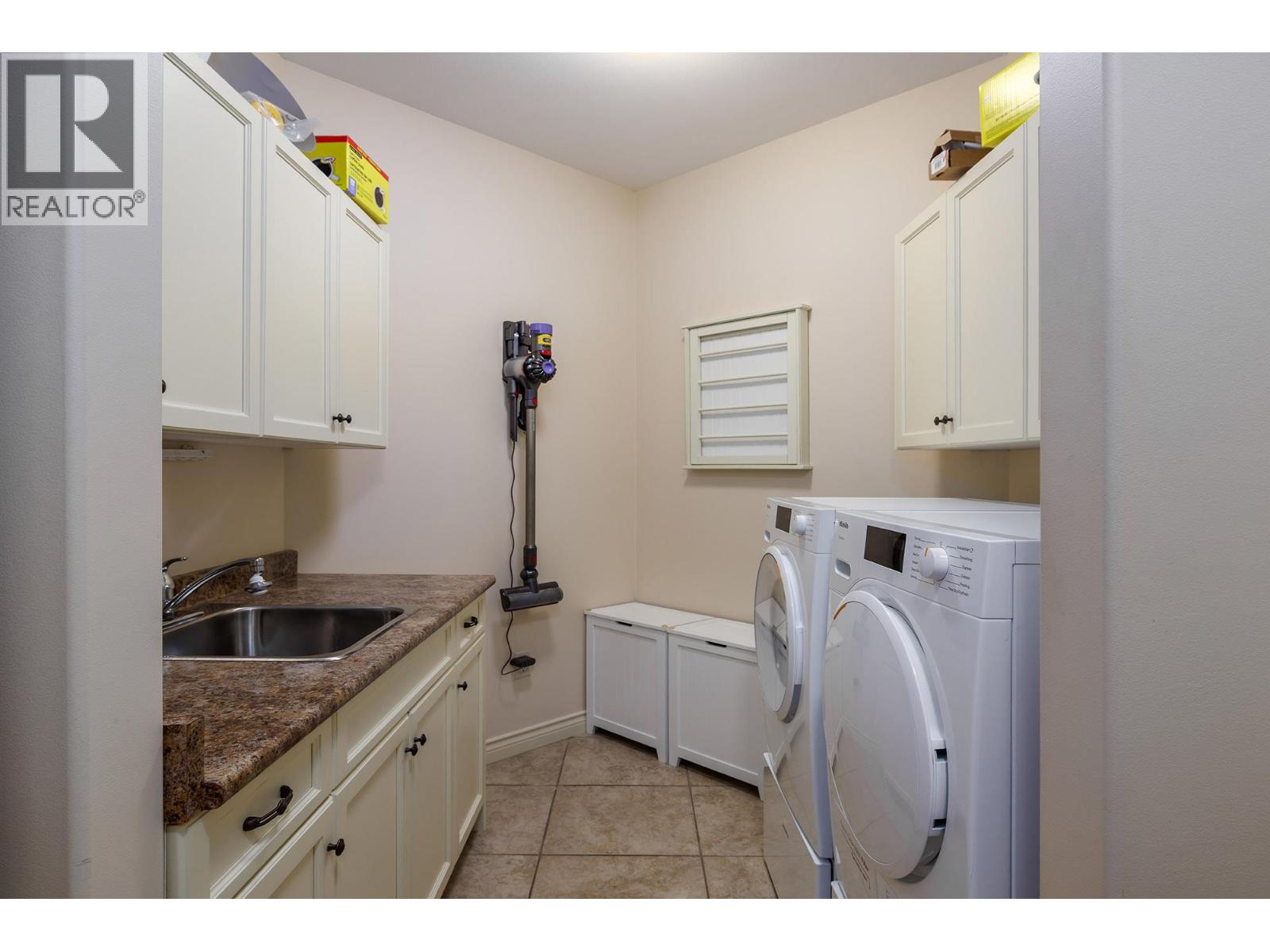 Picture for 370 Sandpiper  Street https://www.cirrealty.ca/reb/bc/8/10364098_17.jpg