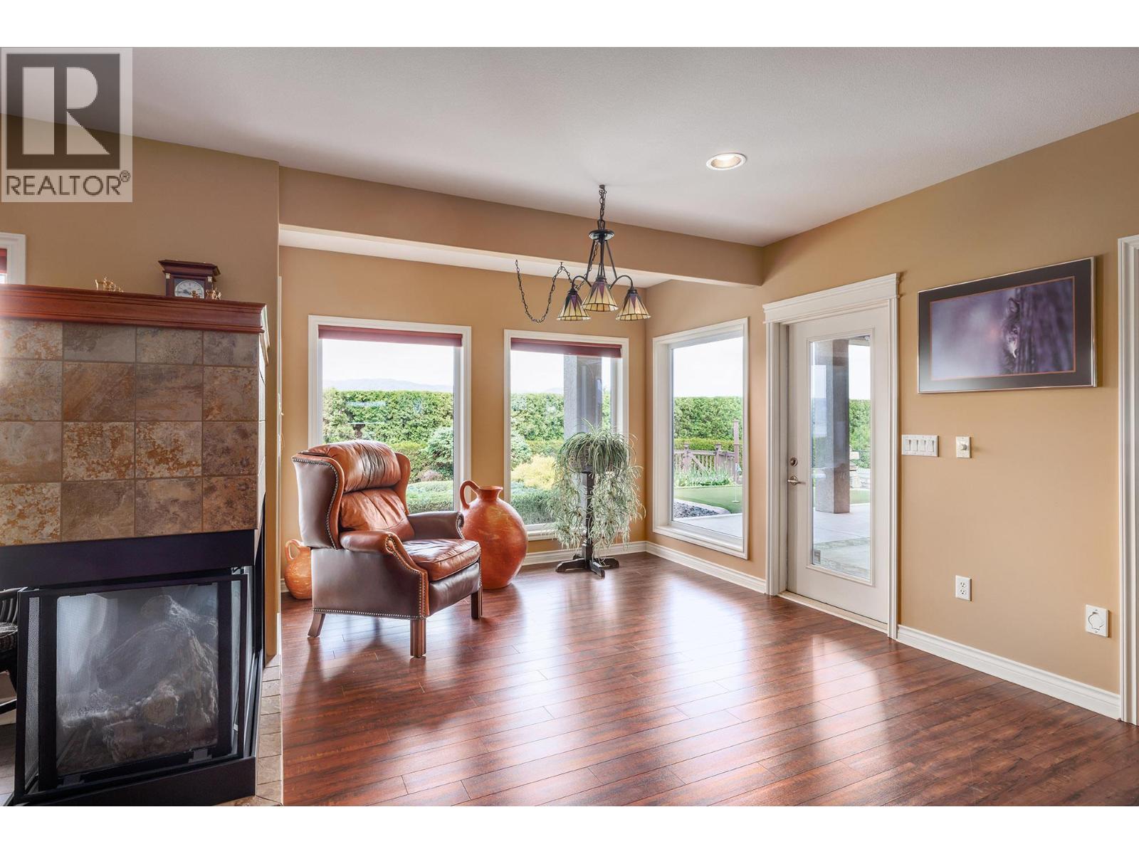 Picture for 370 Sandpiper  Street https://www.cirrealty.ca/reb/bc/8/10364098_19.jpg