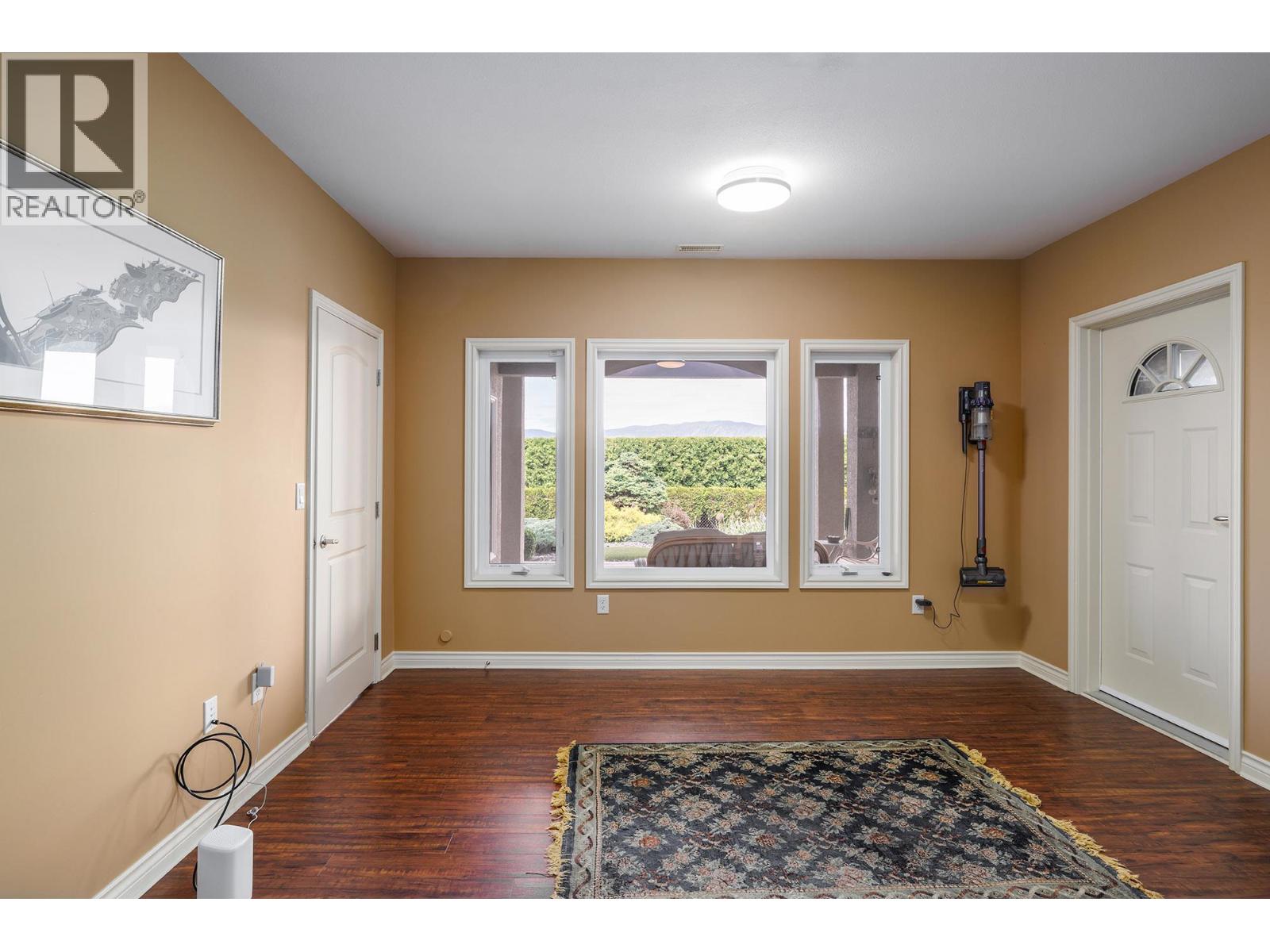 Picture for 370 Sandpiper  Street https://www.cirrealty.ca/reb/bc/8/10364098_25.jpg