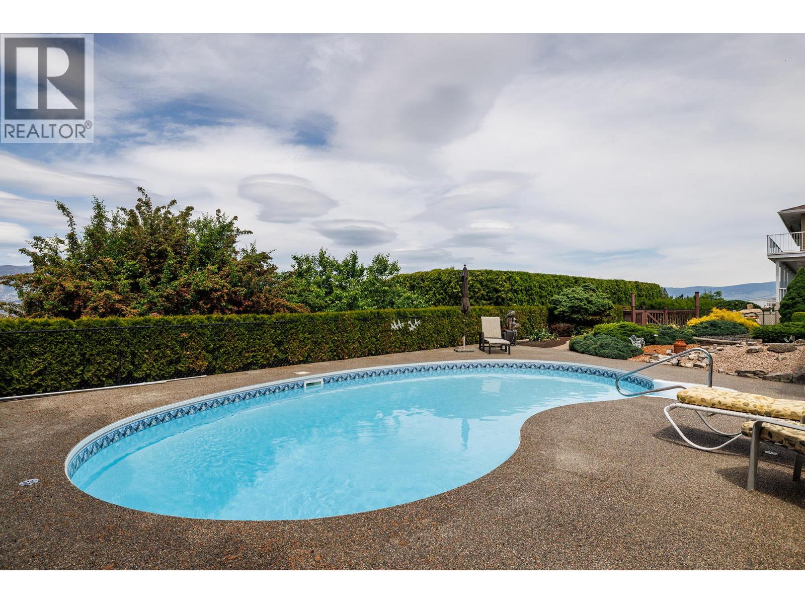 Picture for 370 Sandpiper  Street https://www.cirrealty.ca/reb/bc/8/10364098_32.jpg