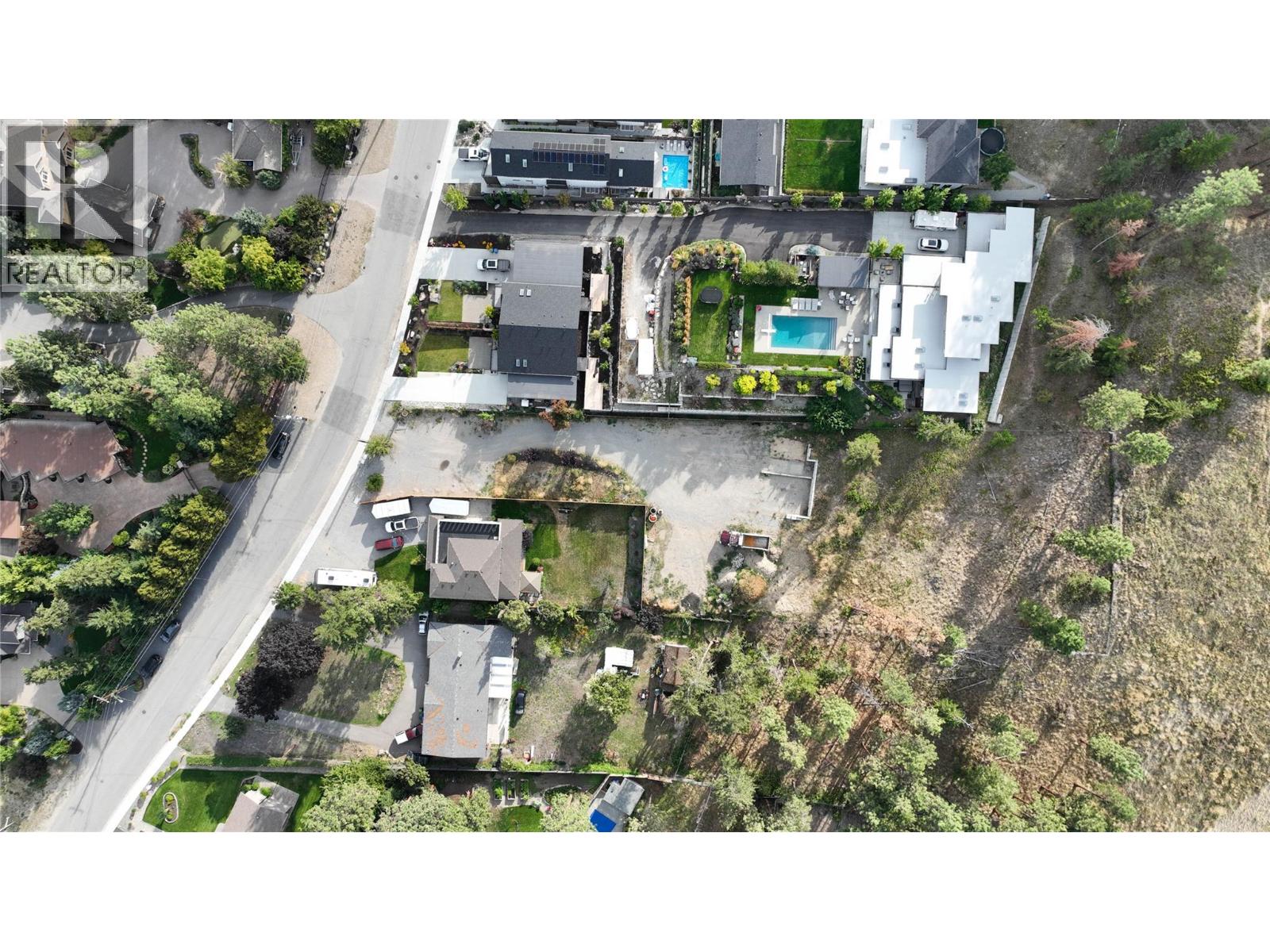 Picture for Unit #1, 757 Barnaby  Road https://www.cirrealty.ca/reb/bc/8/10364178_24.jpg