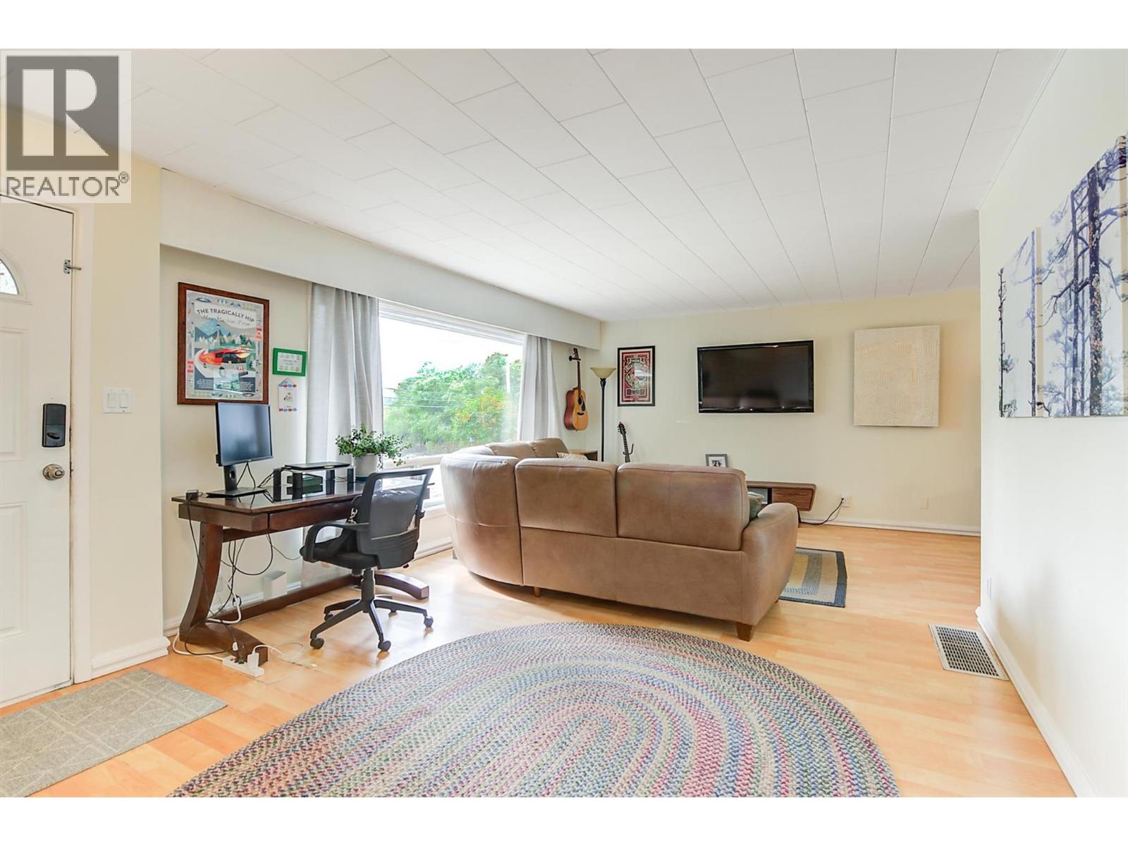 Picture for 184 Snowsell  StreetN https://www.cirrealty.ca/reb/bc/8/10364578_22.jpg