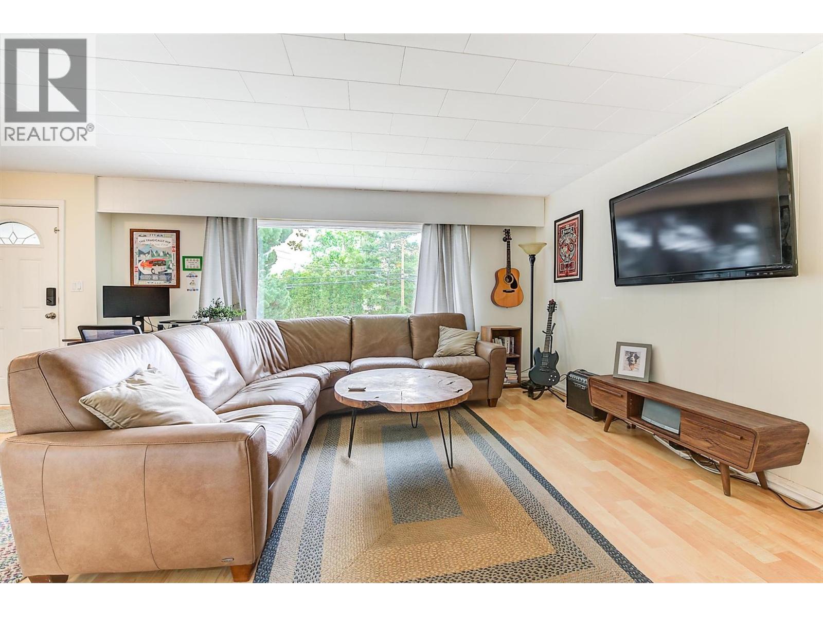 Picture for 184 Snowsell  StreetN https://www.cirrealty.ca/reb/bc/8/10364578_23.jpg