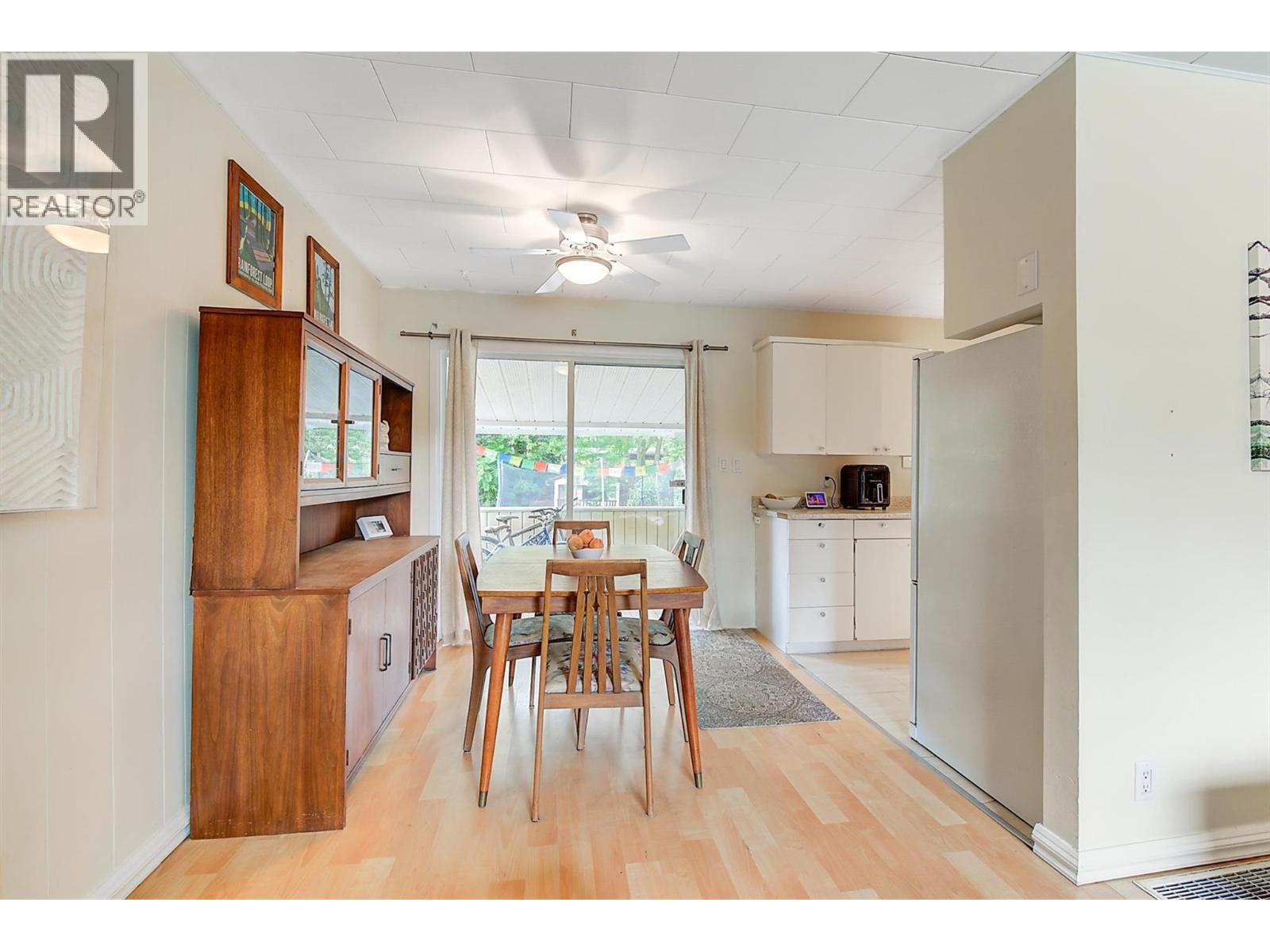 Picture for 184 Snowsell  StreetN https://www.cirrealty.ca/reb/bc/8/10364578_24.jpg