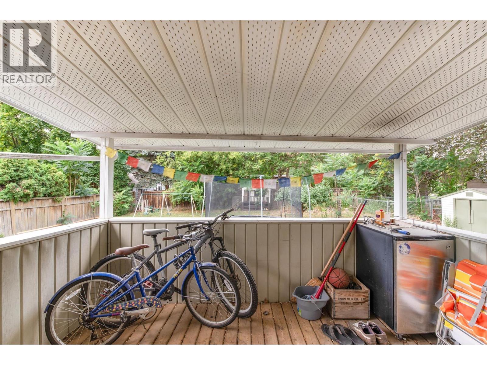 Picture for 184 Snowsell  StreetN https://www.cirrealty.ca/reb/bc/8/10364578_26.jpg