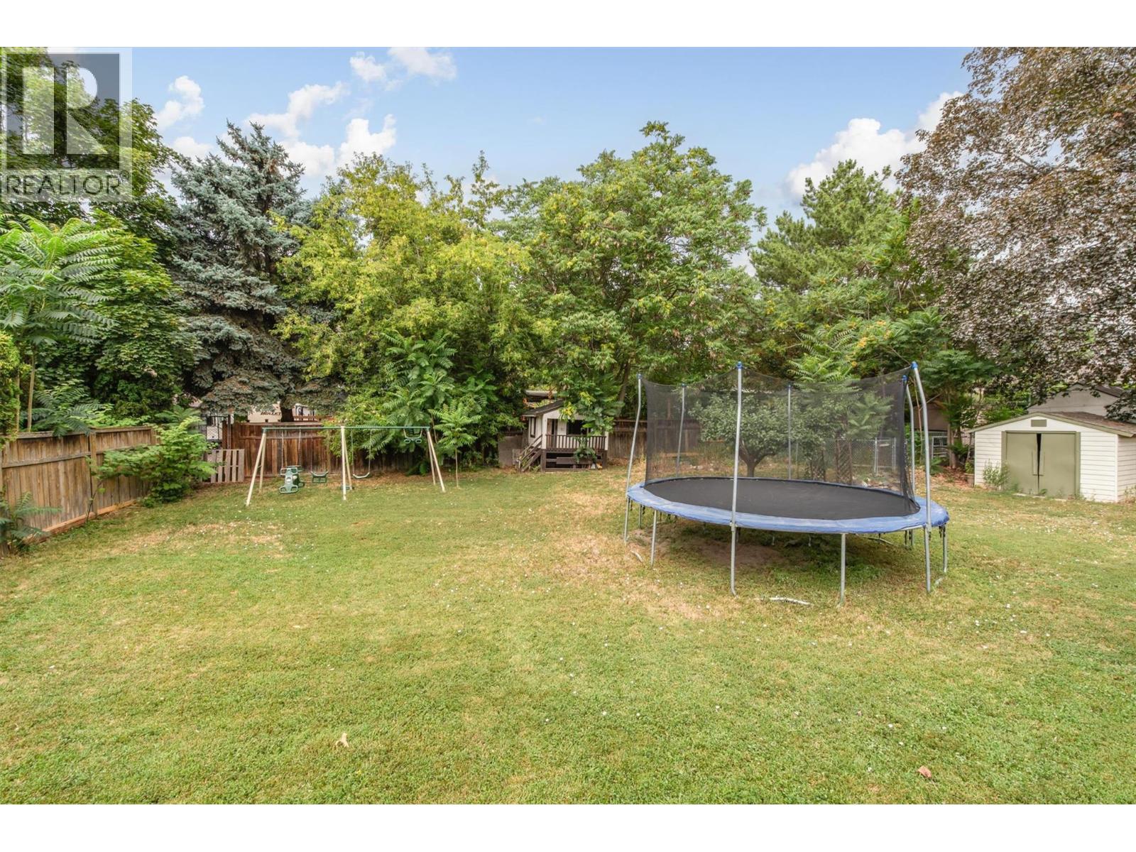 Picture for 184 Snowsell  StreetN https://www.cirrealty.ca/reb/bc/8/10364578_27.jpg