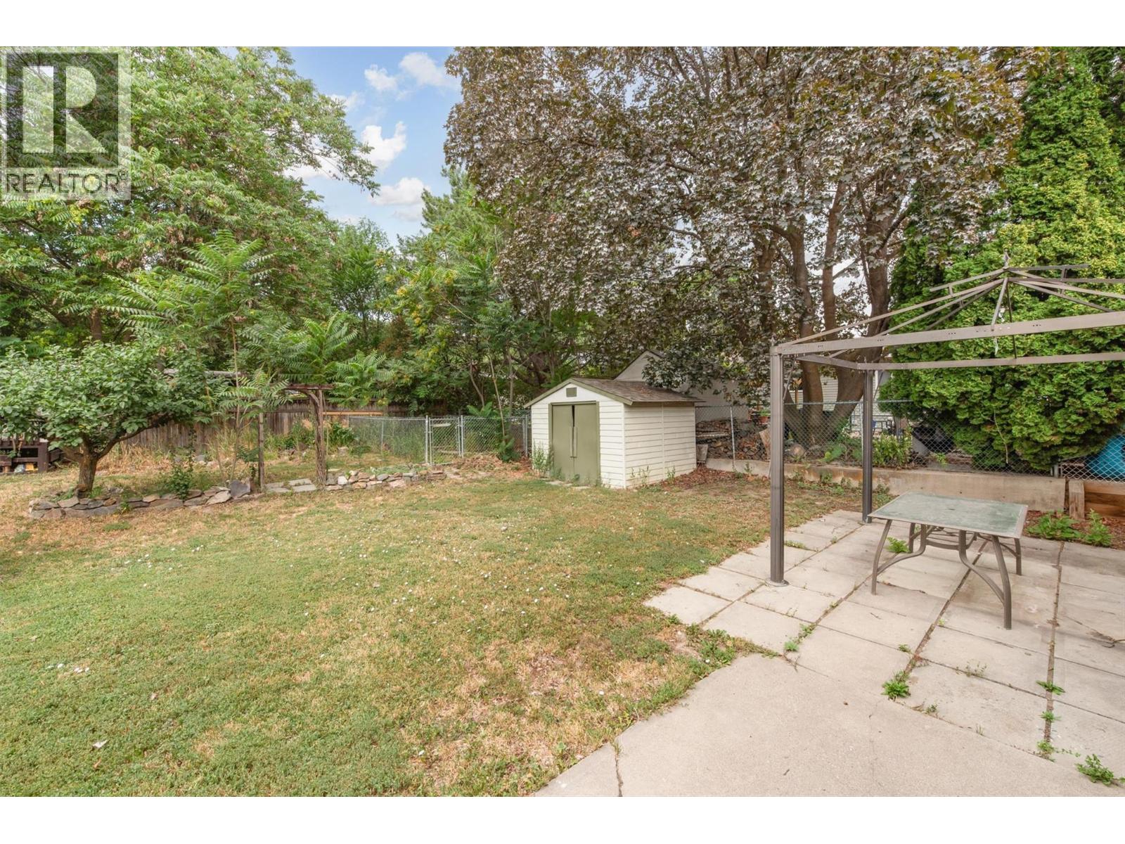 Picture for 184 Snowsell  StreetN https://www.cirrealty.ca/reb/bc/8/10364578_28.jpg