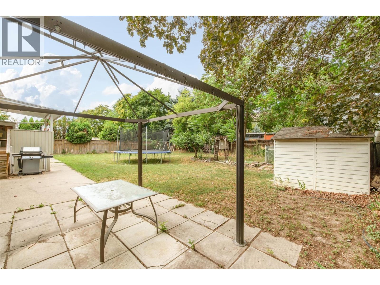 Picture for 184 Snowsell  StreetN https://www.cirrealty.ca/reb/bc/8/10364578_29.jpg