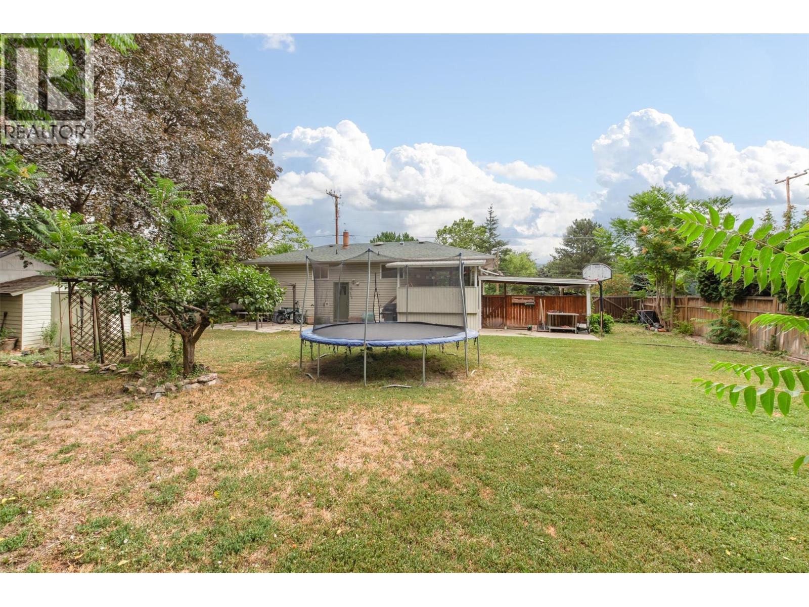 Picture for 184 Snowsell  StreetN https://www.cirrealty.ca/reb/bc/8/10364578_30.jpg