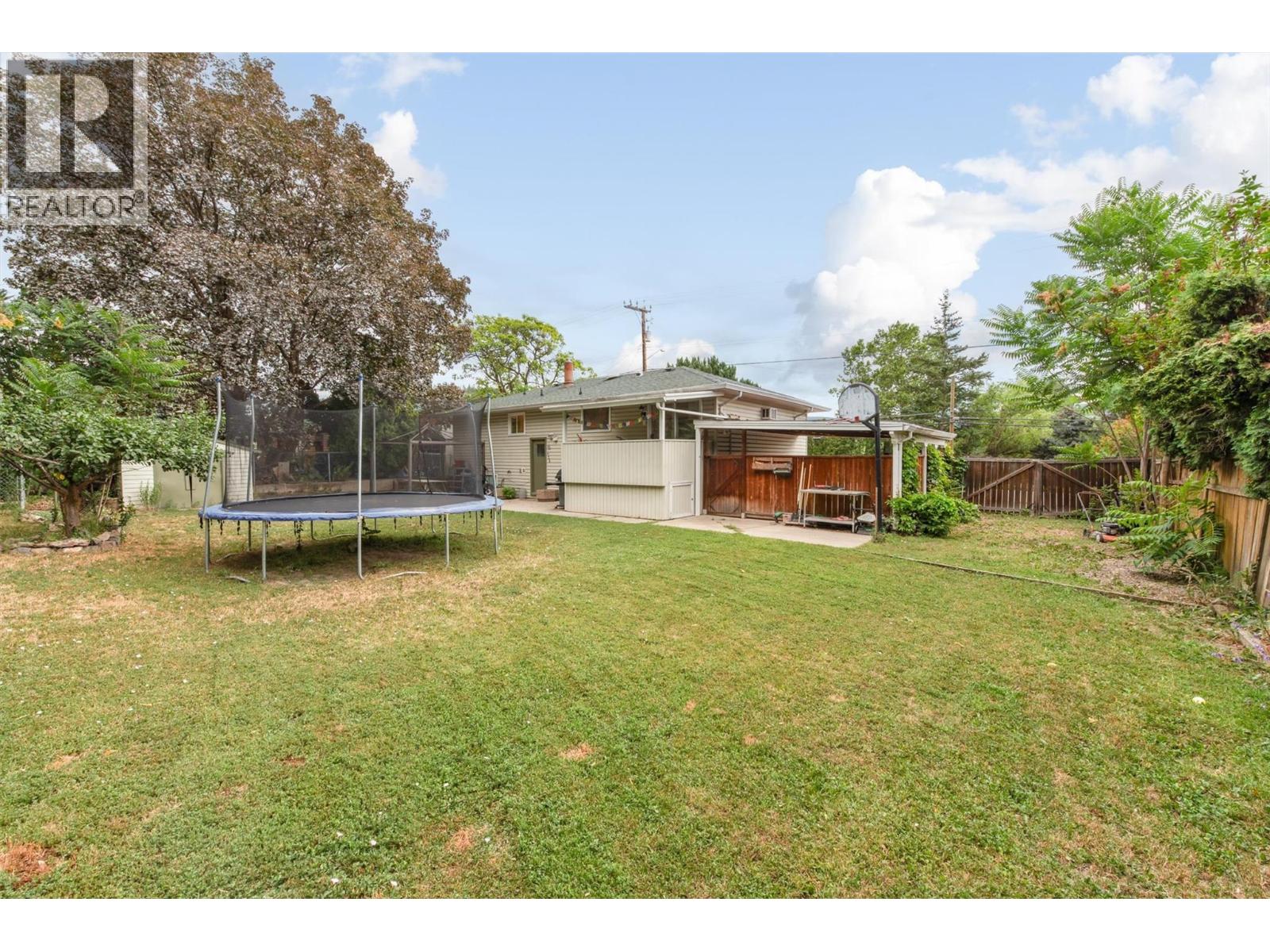 Picture for 184 Snowsell  StreetN https://www.cirrealty.ca/reb/bc/8/10364578_31.jpg