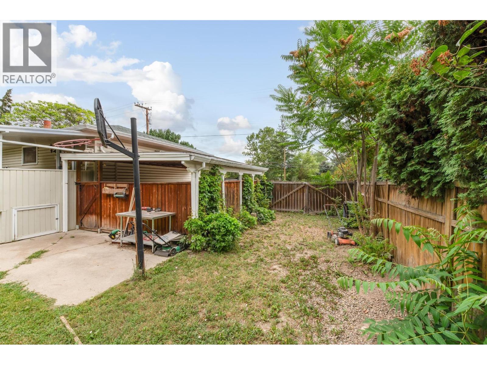 Picture for 184 Snowsell  StreetN https://www.cirrealty.ca/reb/bc/8/10364578_32.jpg