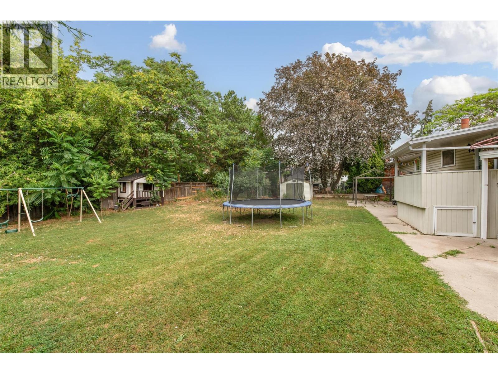 Picture for 184 Snowsell  StreetN https://www.cirrealty.ca/reb/bc/8/10364578_33.jpg