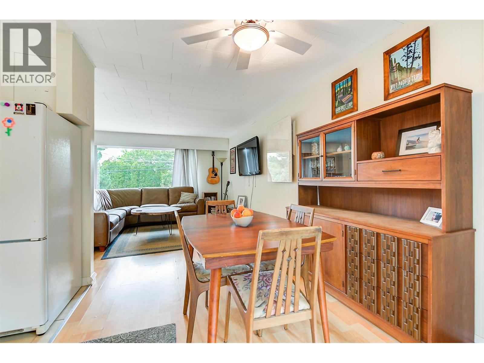 Picture for 184 Snowsell  StreetN https://www.cirrealty.ca/reb/bc/8/10364578_34.jpg