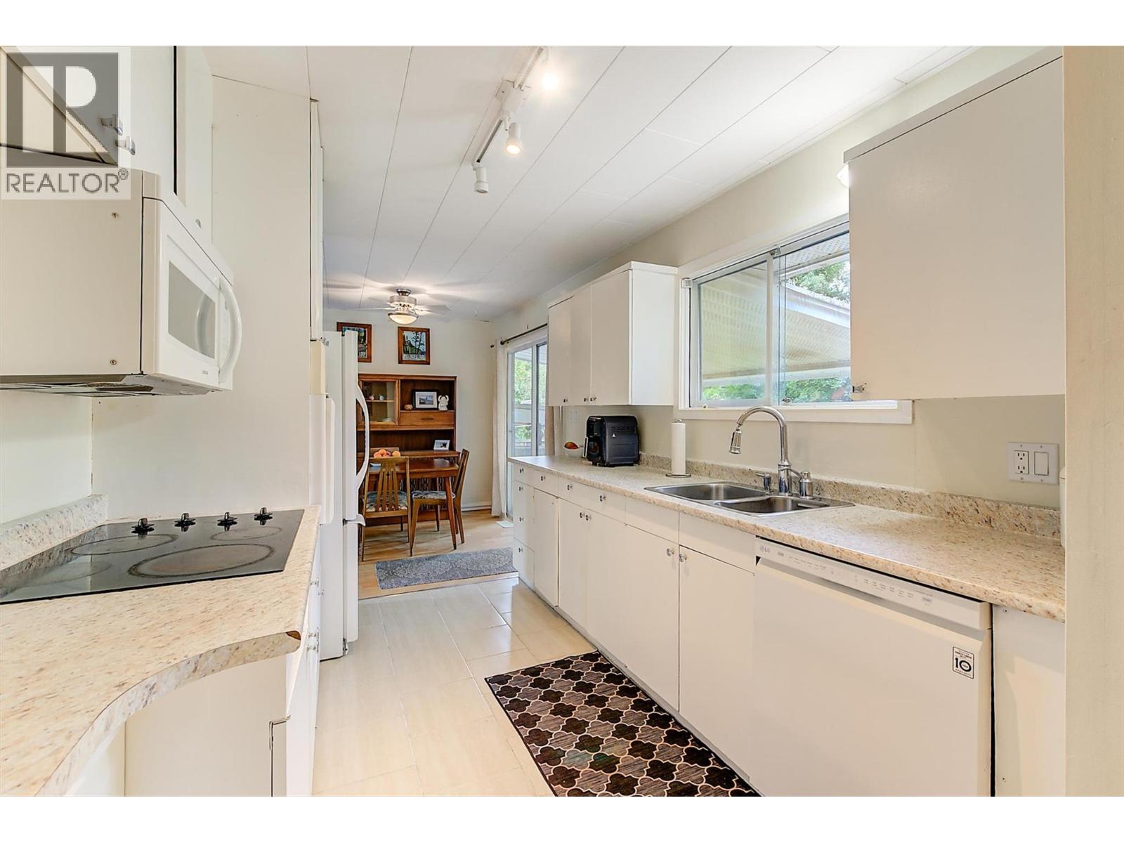 Picture for 184 Snowsell  StreetN https://www.cirrealty.ca/reb/bc/8/10364578_36.jpg