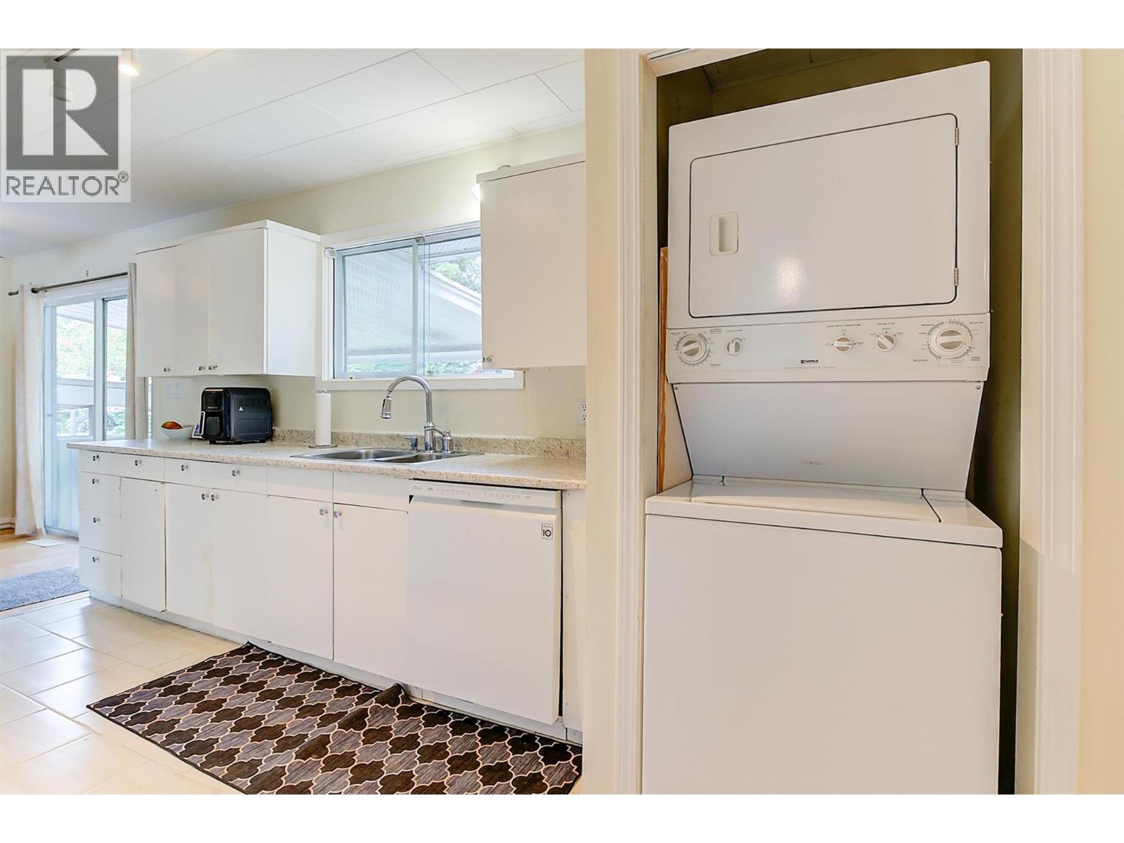 Picture for 184 Snowsell  StreetN https://www.cirrealty.ca/reb/bc/8/10364578_38.jpg