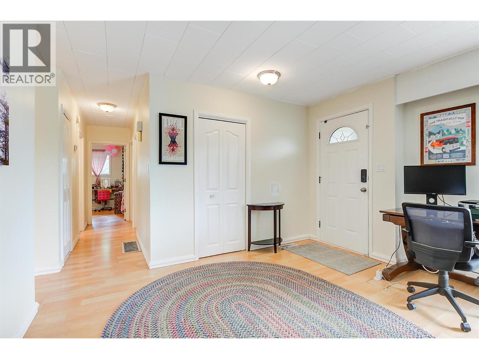 Picture for 184 Snowsell  StreetN https://www.cirrealty.ca/reb/bc/8/10364578_39.jpg