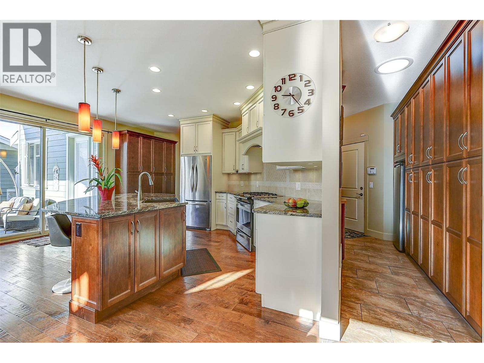 Picture for 1147 Glenview  Court https://www.cirrealty.ca/reb/bc/8/10364588_10.jpg