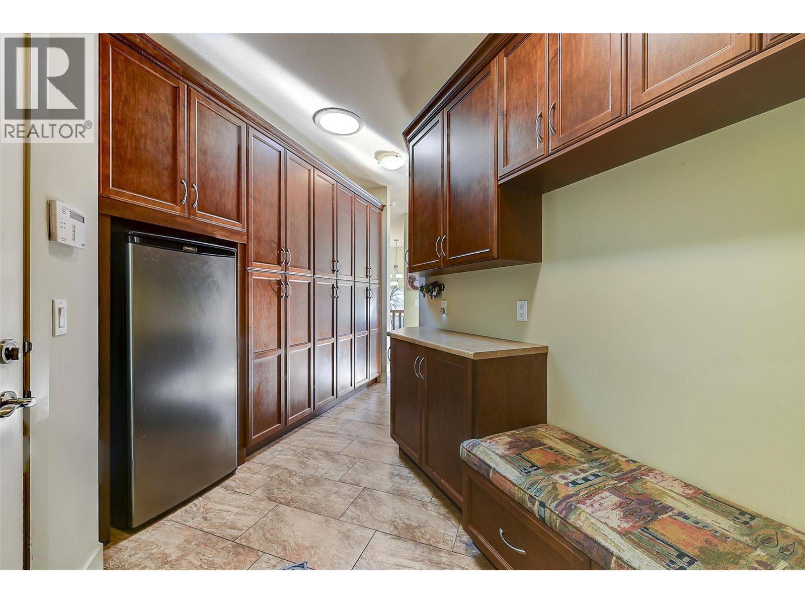 Picture for 1147 Glenview  Court https://www.cirrealty.ca/reb/bc/8/10364588_11.jpg