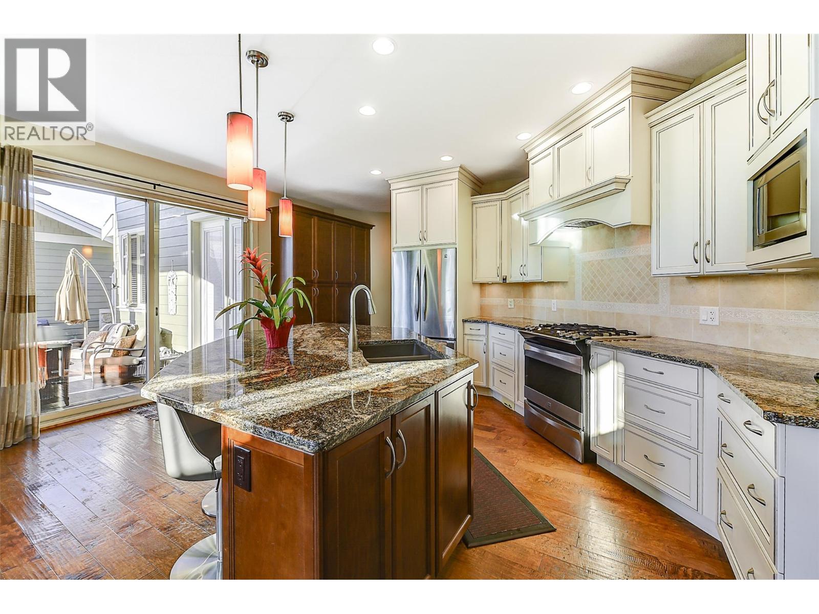 Picture for 1147 Glenview  Court https://www.cirrealty.ca/reb/bc/8/10364588_12.jpg