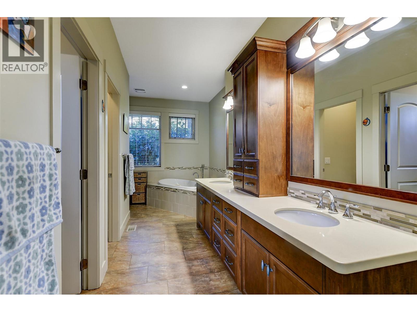 Picture for 1147 Glenview  Court https://www.cirrealty.ca/reb/bc/8/10364588_16.jpg