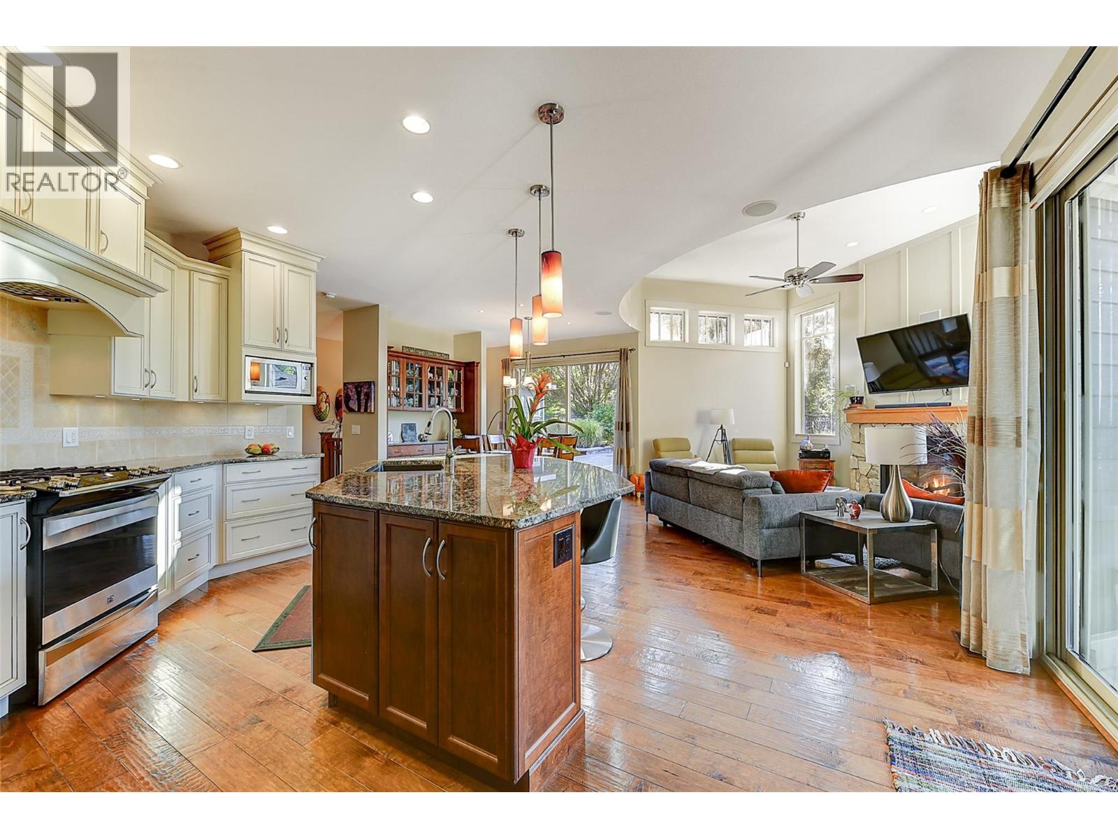 Picture for 1147 Glenview  Court https://www.cirrealty.ca/reb/bc/8/10364588_7.jpg