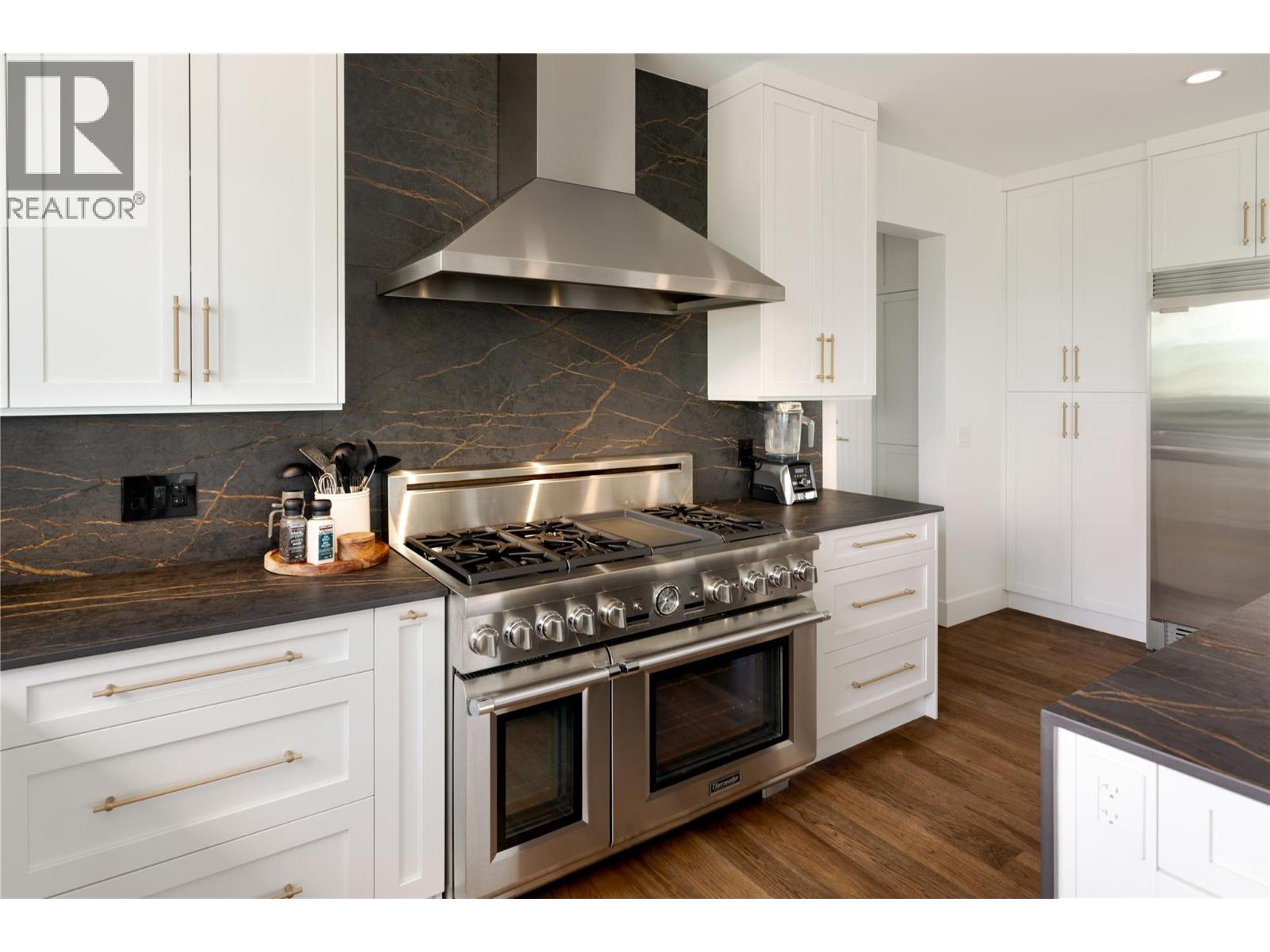 Picture for 172 Skyland  Drive https://www.cirrealty.ca/reb/bc/8/10364708_15.jpg