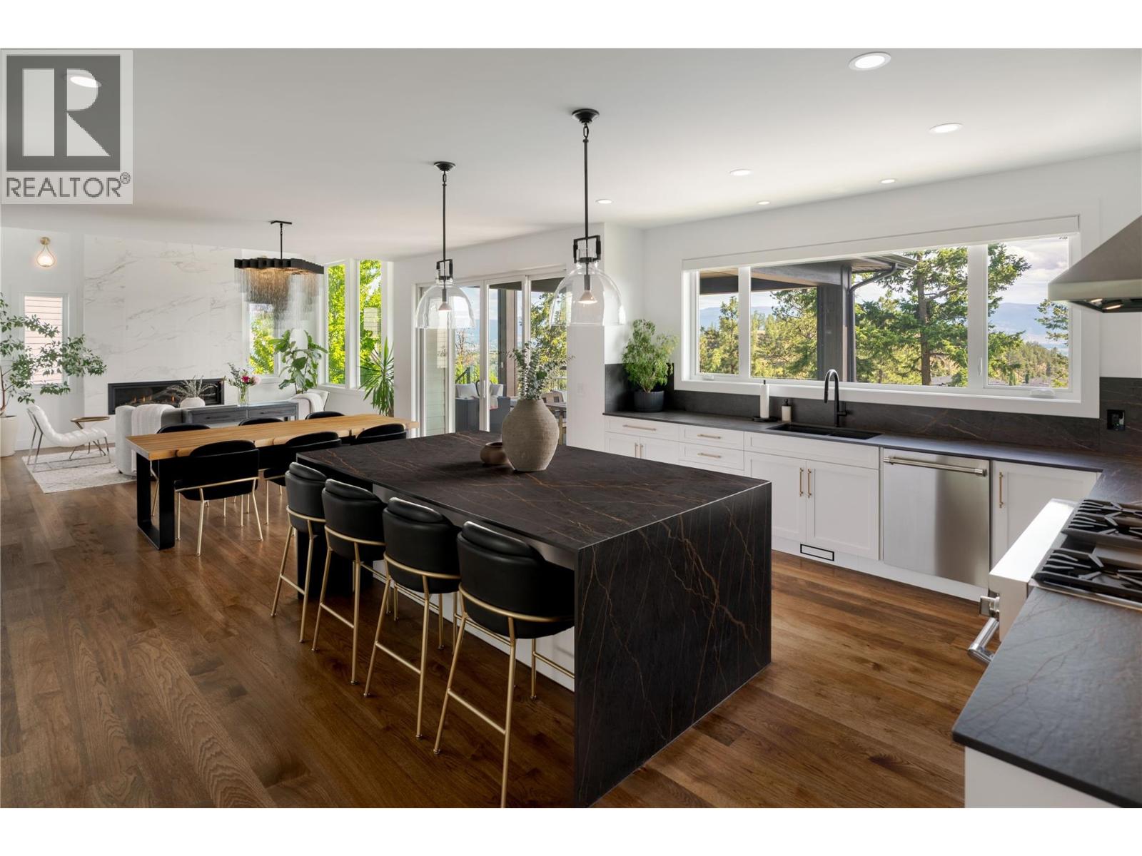 Picture for 172 Skyland  Drive https://www.cirrealty.ca/reb/bc/8/10364708_16.jpg