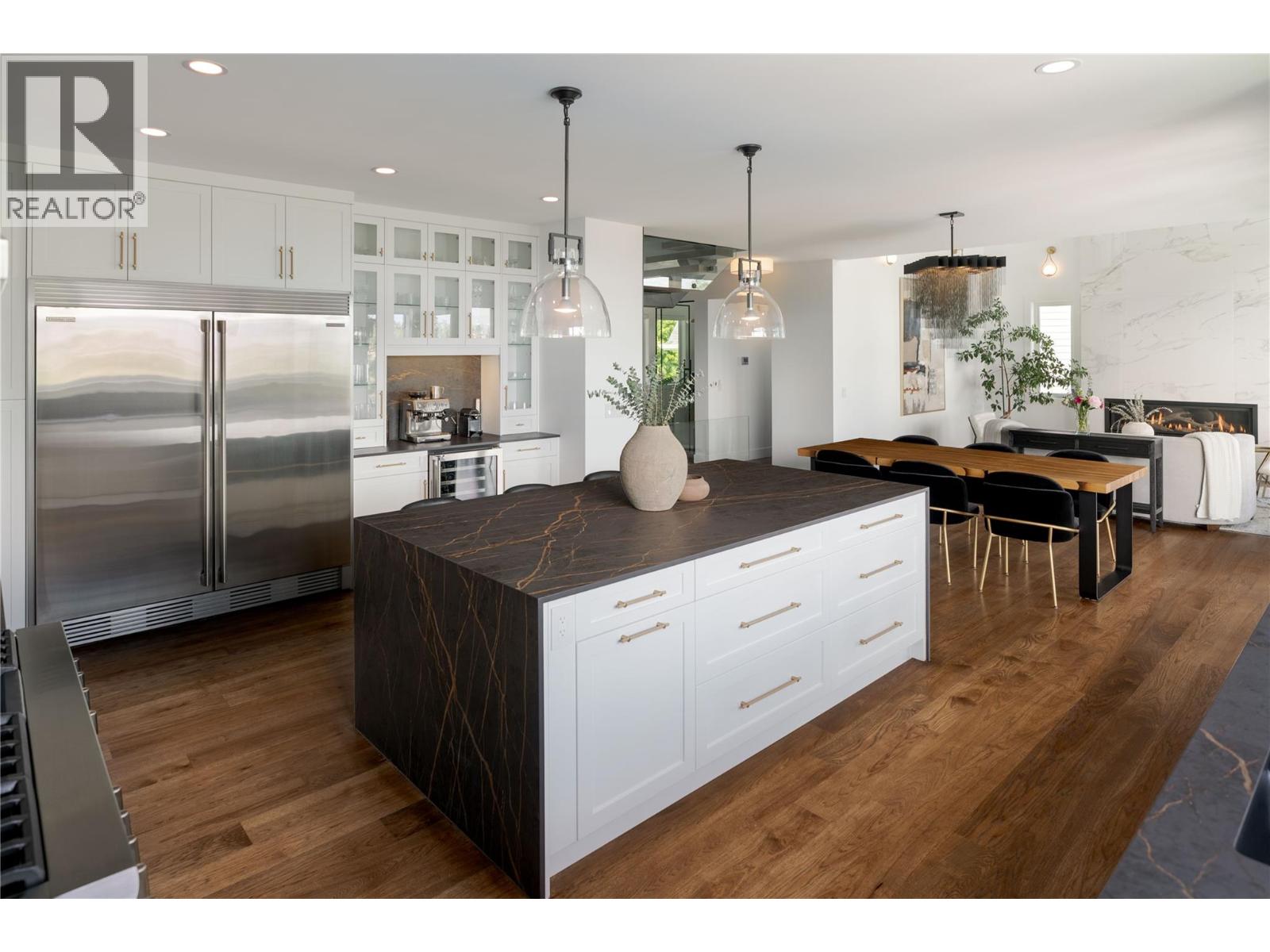 Picture for 172 Skyland  Drive https://www.cirrealty.ca/reb/bc/8/10364708_17.jpg