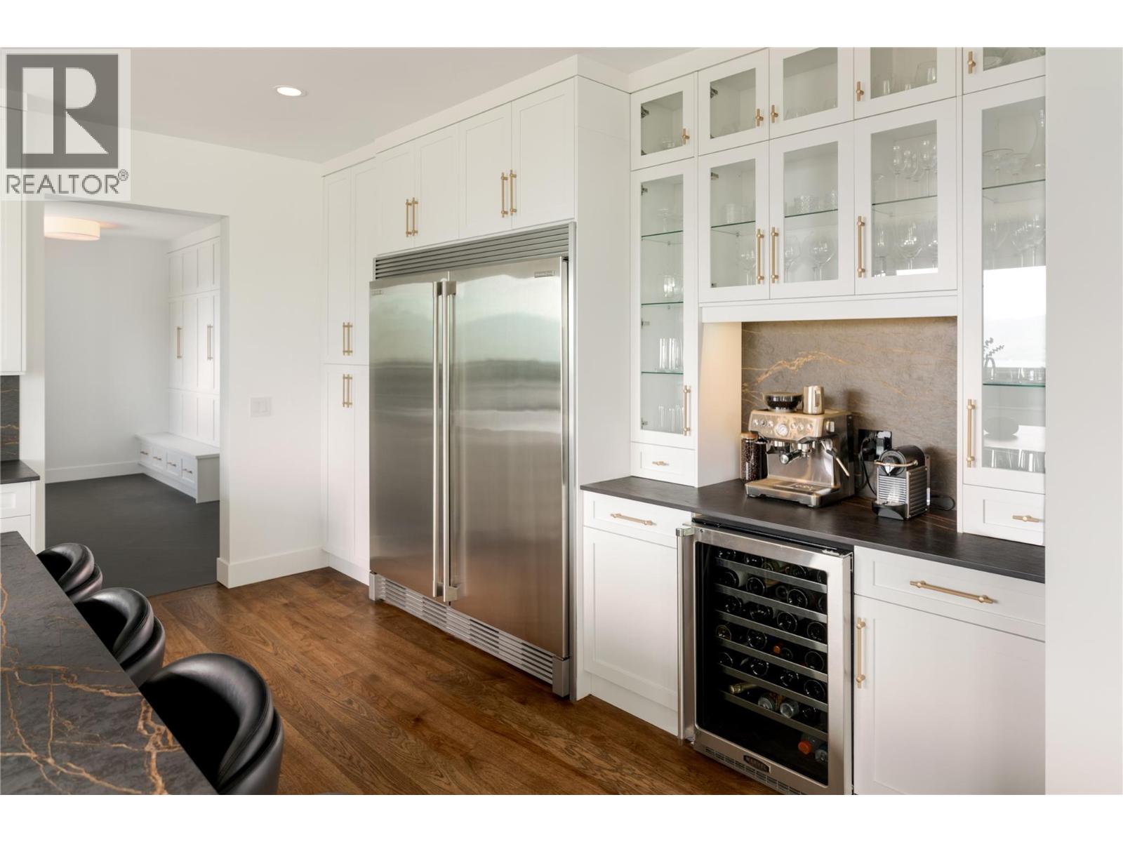 Picture for 172 Skyland  Drive https://www.cirrealty.ca/reb/bc/8/10364708_18.jpg