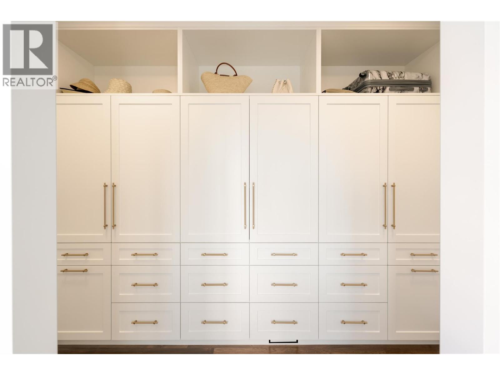 Picture for 172 Skyland  Drive https://www.cirrealty.ca/reb/bc/8/10364708_32.jpg