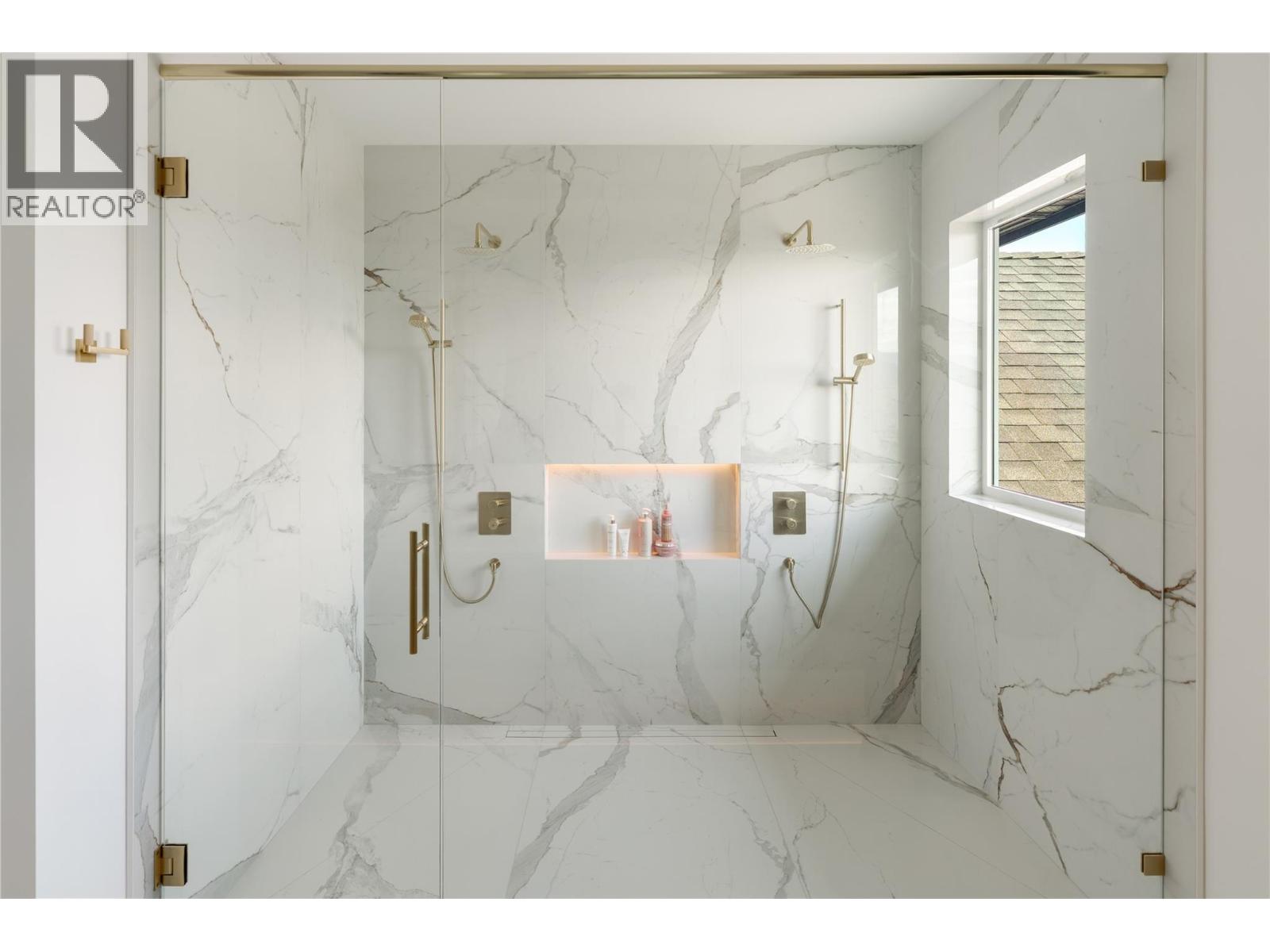 Picture for 172 Skyland  Drive https://www.cirrealty.ca/reb/bc/8/10364708_39.jpg