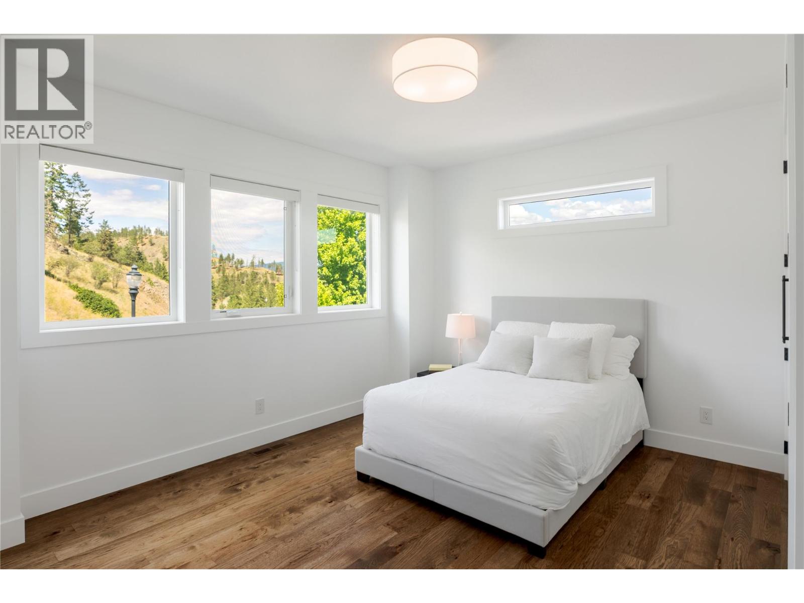 Picture for 172 Skyland  Drive https://www.cirrealty.ca/reb/bc/8/10364708_40.jpg