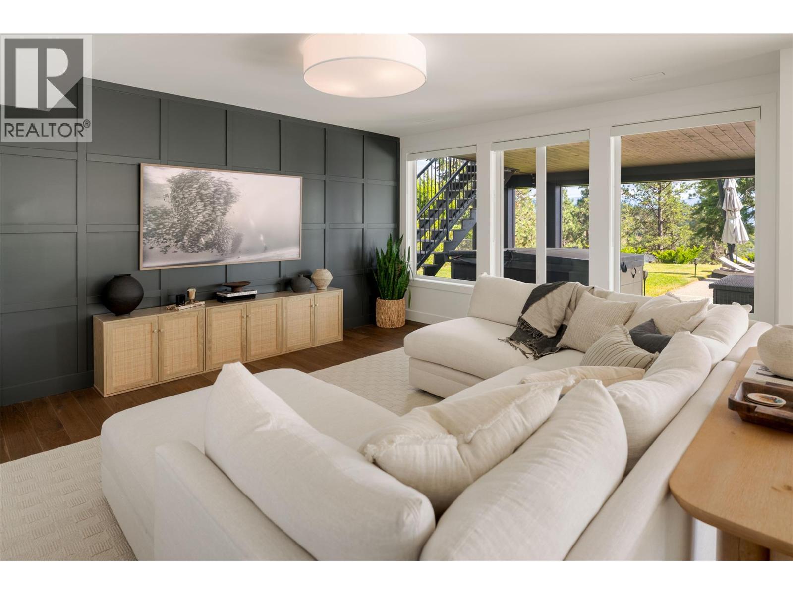 Picture for 172 Skyland  Drive https://www.cirrealty.ca/reb/bc/8/10364708_45.jpg