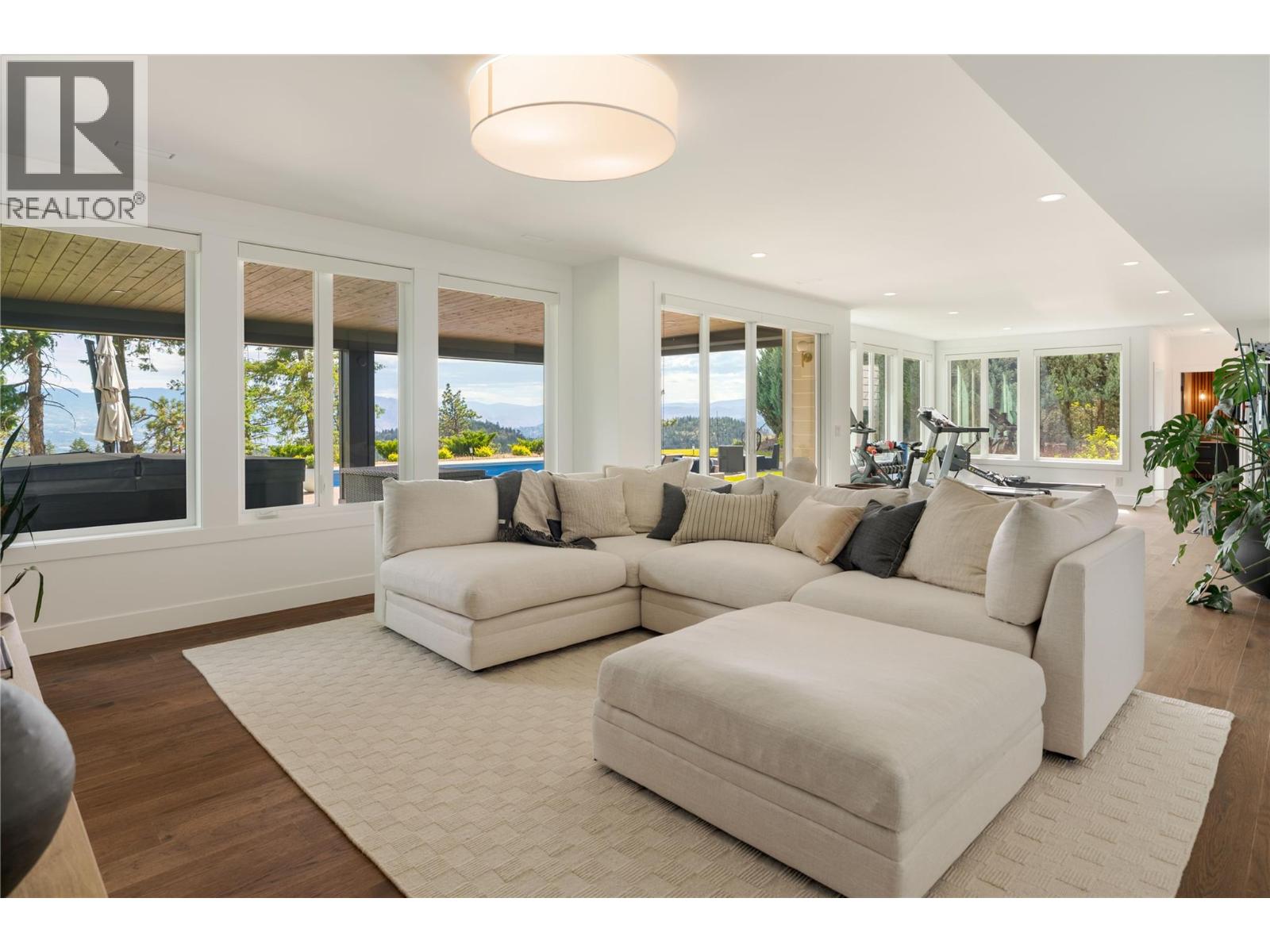 Picture for 172 Skyland  Drive https://www.cirrealty.ca/reb/bc/8/10364708_57.jpg