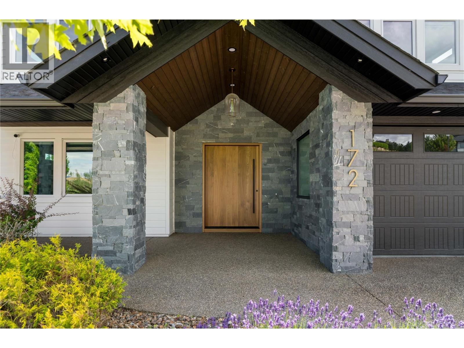 Picture for 172 Skyland  Drive https://www.cirrealty.ca/reb/bc/8/10364708_7.jpg