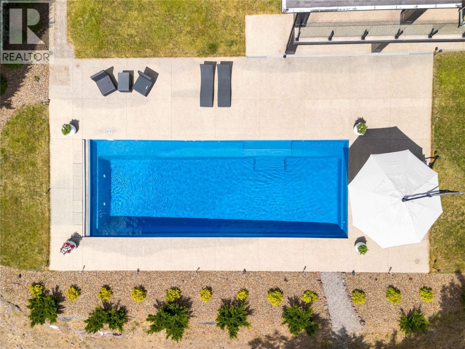 Picture for 172 Skyland  Drive https://www.cirrealty.ca/reb/bc/8/10364708_75.jpg