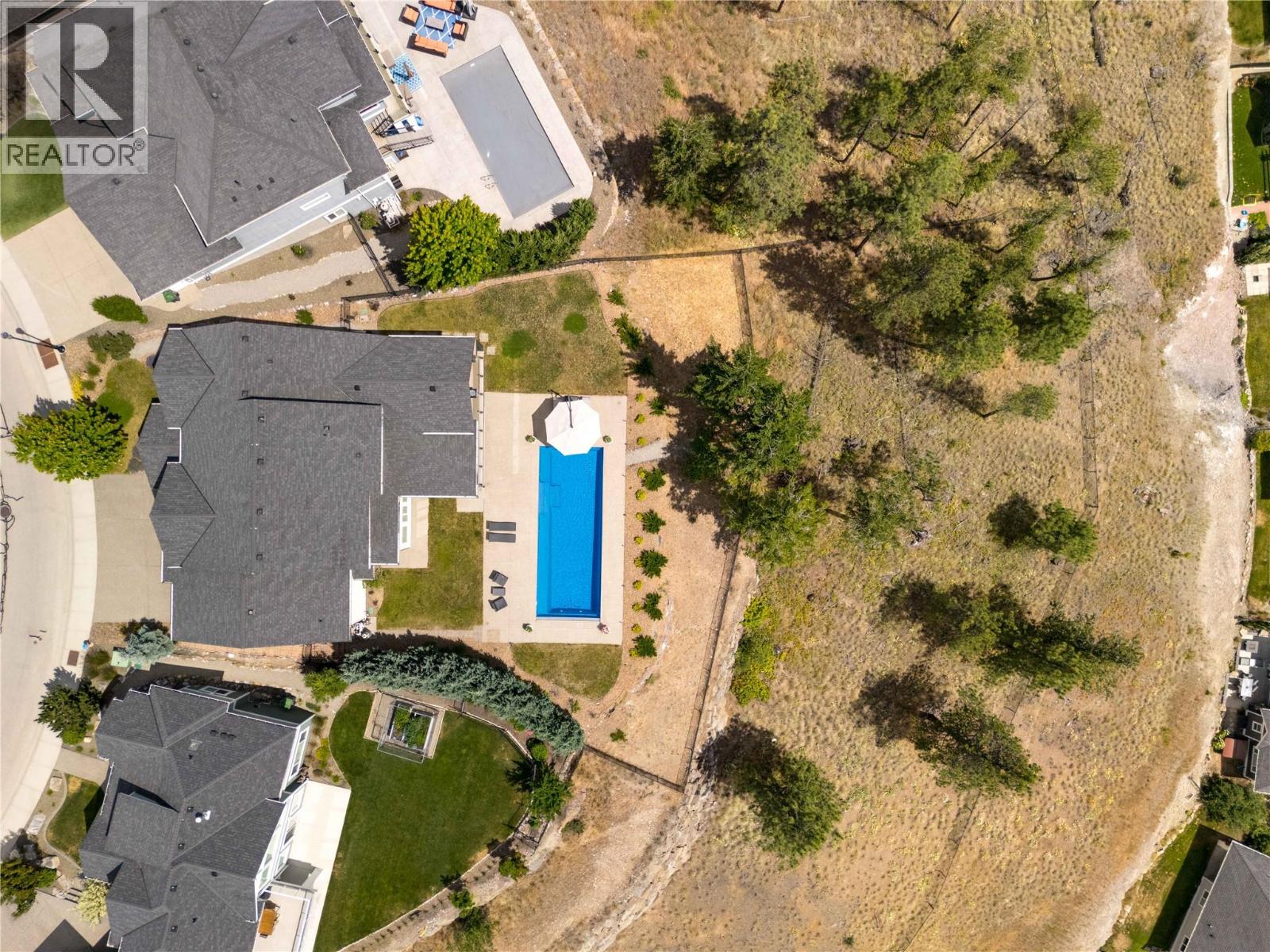 Picture for 172 Skyland  Drive https://www.cirrealty.ca/reb/bc/8/10364708_76.jpg