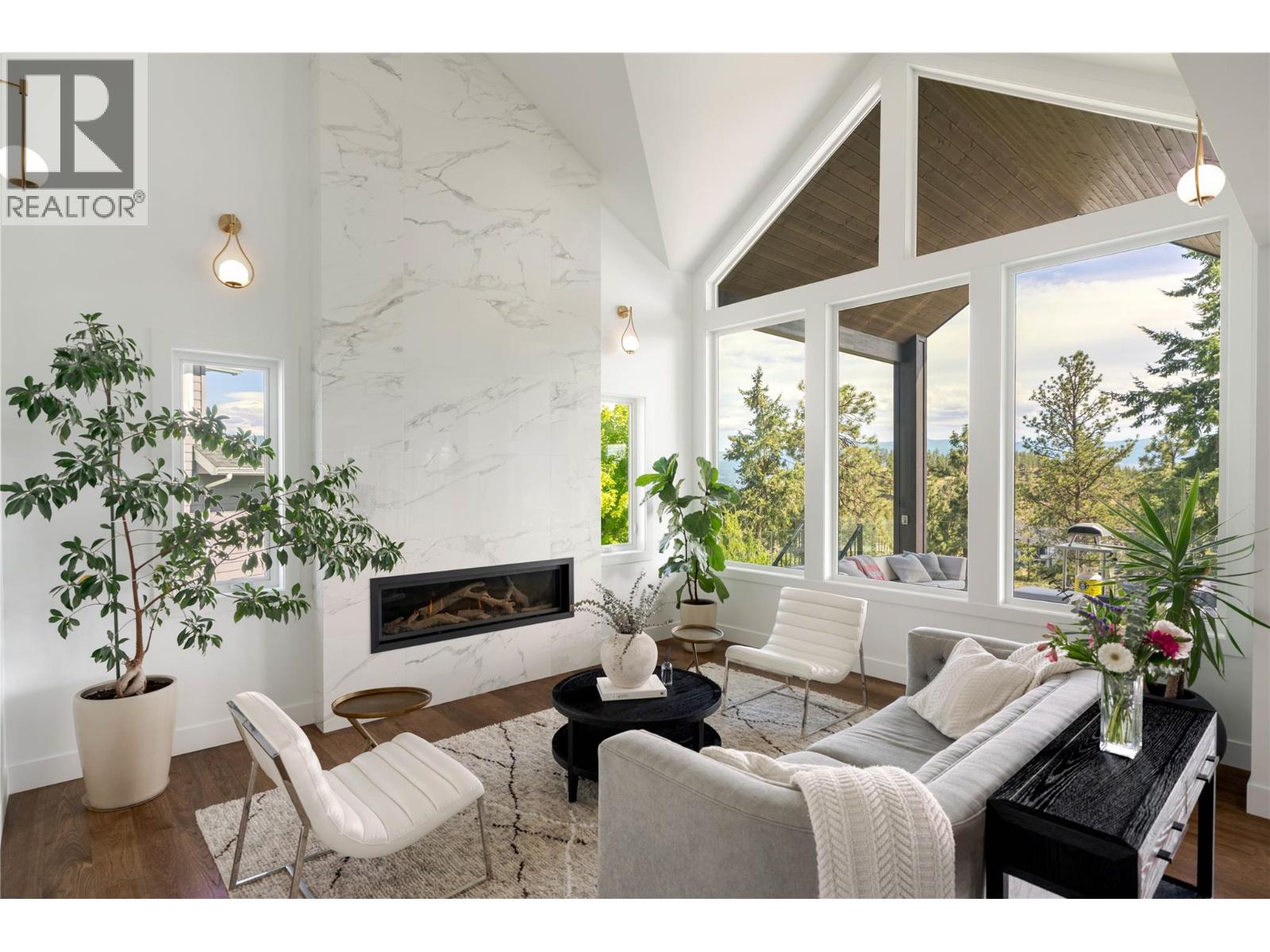 Picture for 172 Skyland  Drive https://www.cirrealty.ca/reb/bc/8/10364708_8.jpg