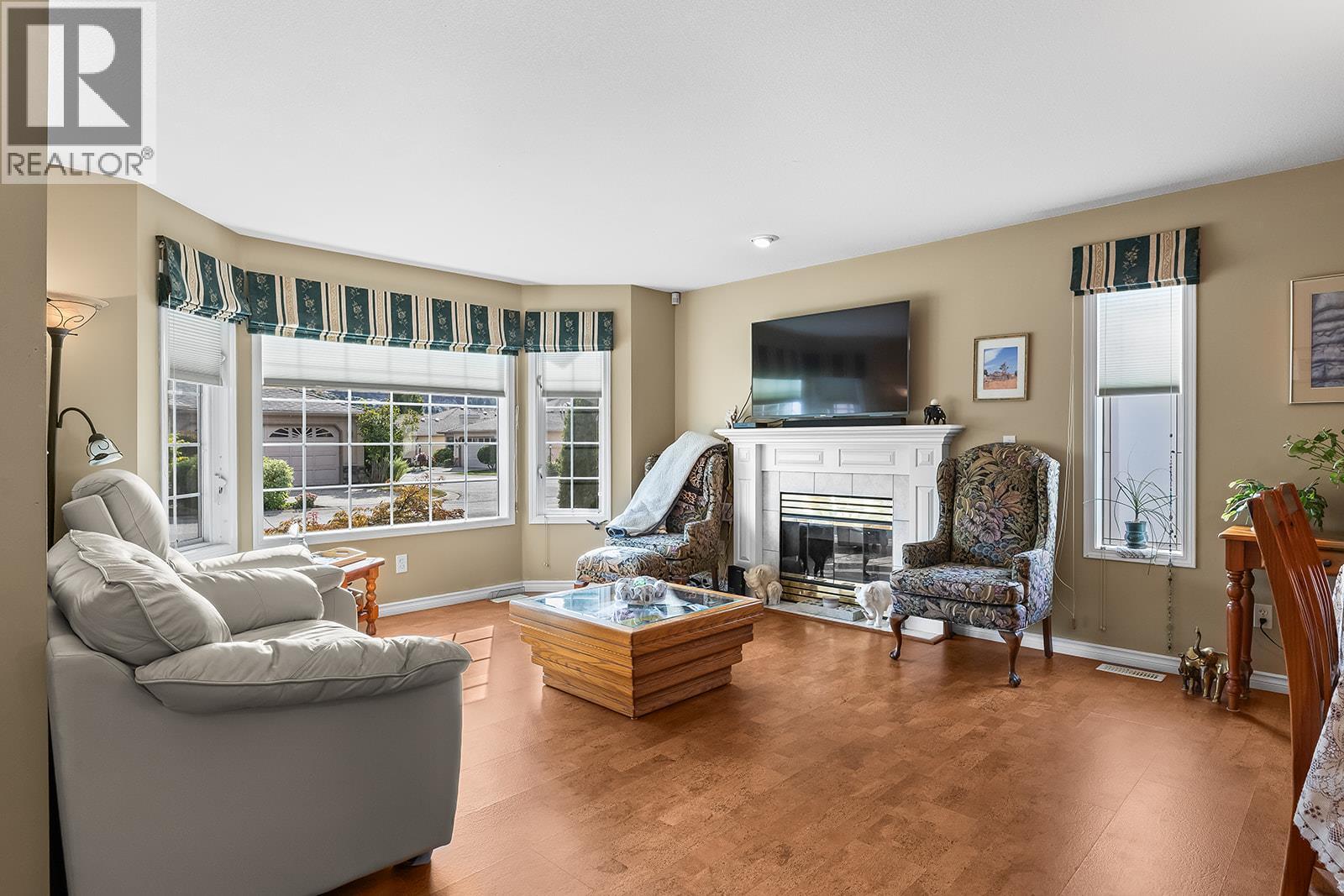 Picture for Unit #130, 595 Yates  Road https://www.cirrealty.ca/reb/bc/8/10364858_15.jpg