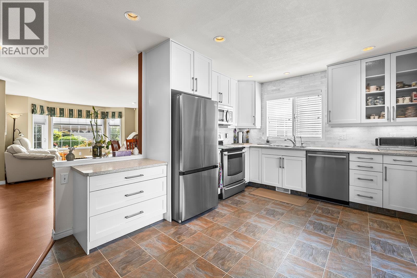 Picture for Unit #130, 595 Yates  Road https://www.cirrealty.ca/reb/bc/8/10364858_18.jpg