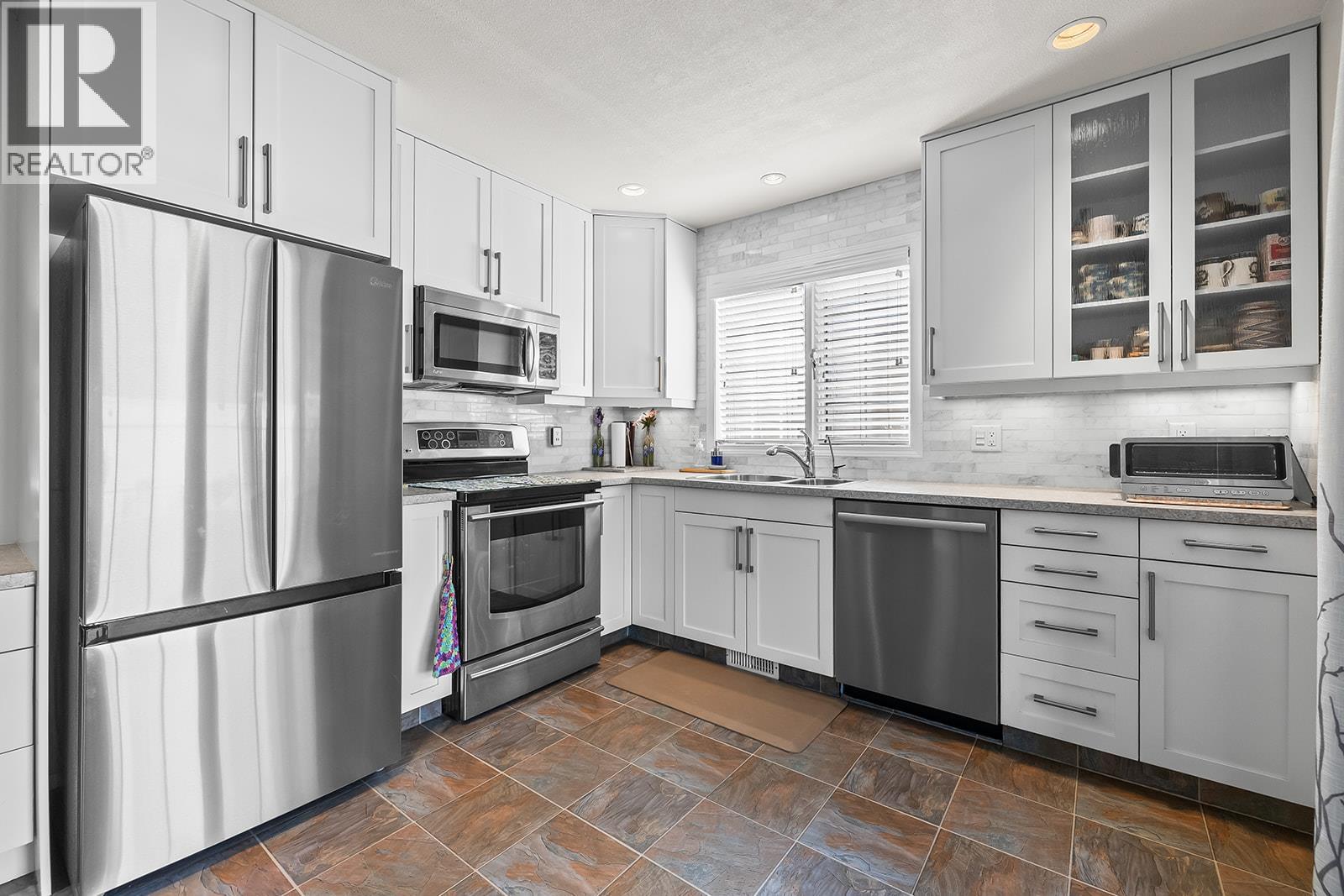 Picture for Unit #130, 595 Yates  Road https://www.cirrealty.ca/reb/bc/8/10364858_20.jpg