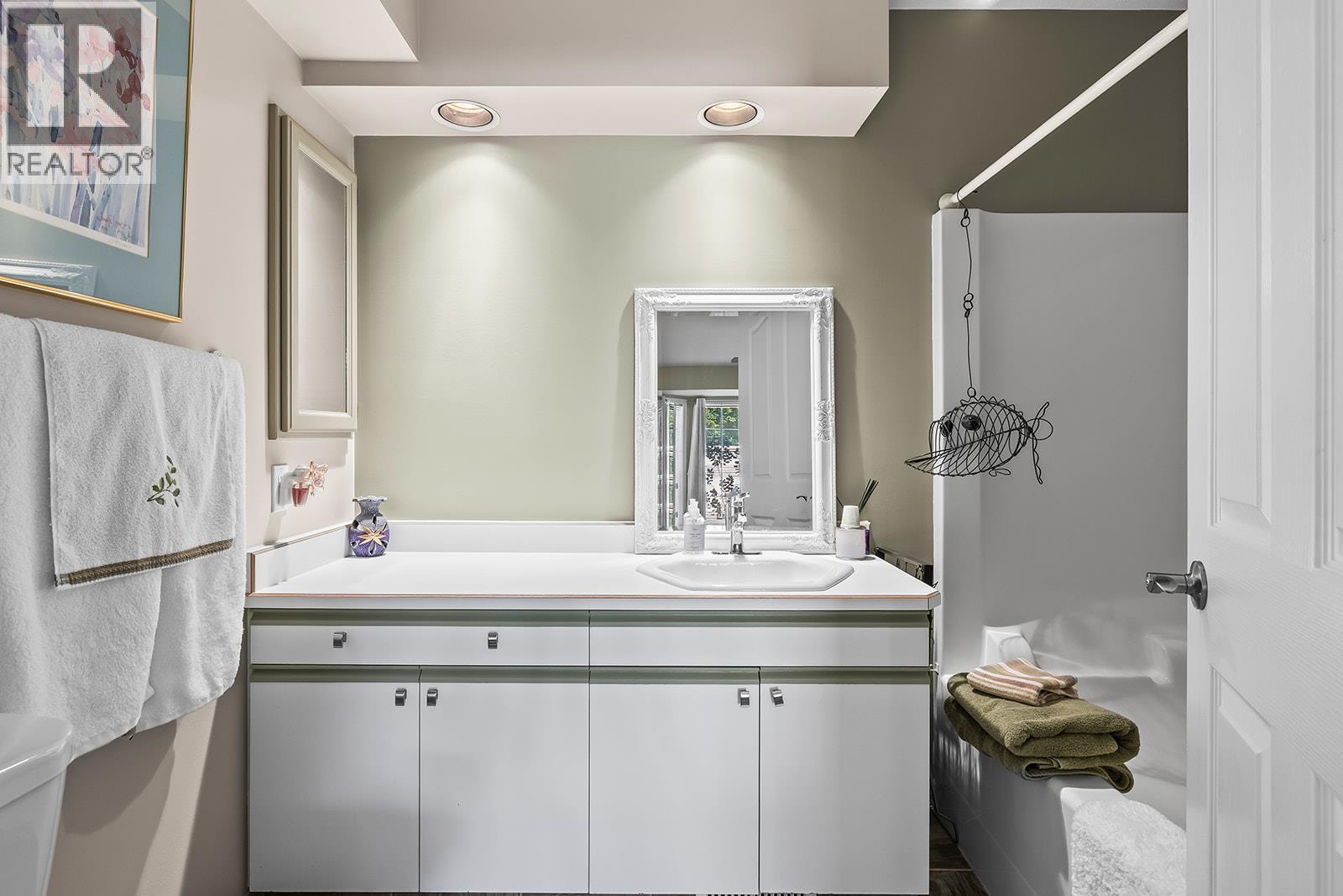 Picture for Unit #130, 595 Yates  Road https://www.cirrealty.ca/reb/bc/8/10364858_28.jpg