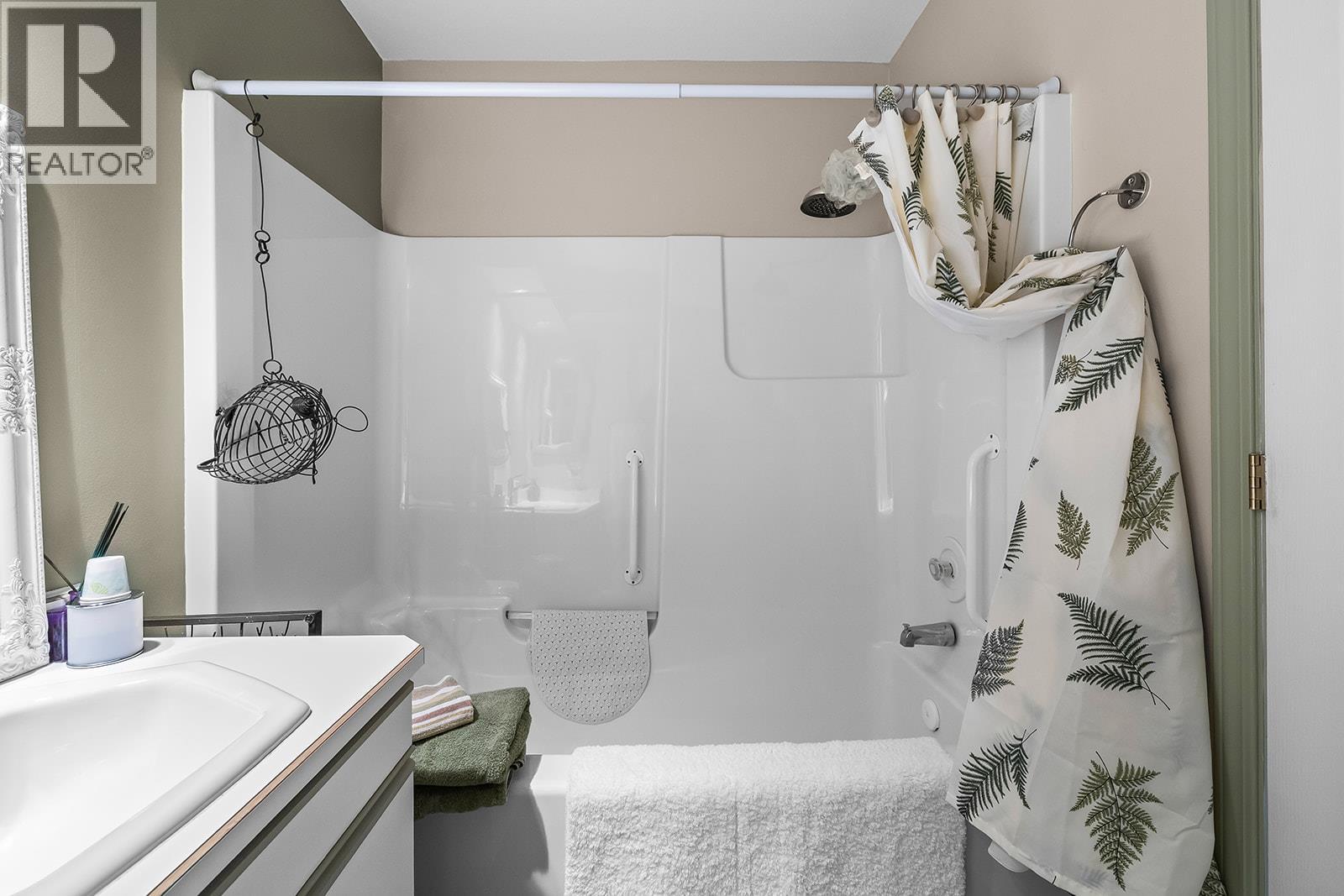 Picture for Unit #130, 595 Yates  Road https://www.cirrealty.ca/reb/bc/8/10364858_29.jpg