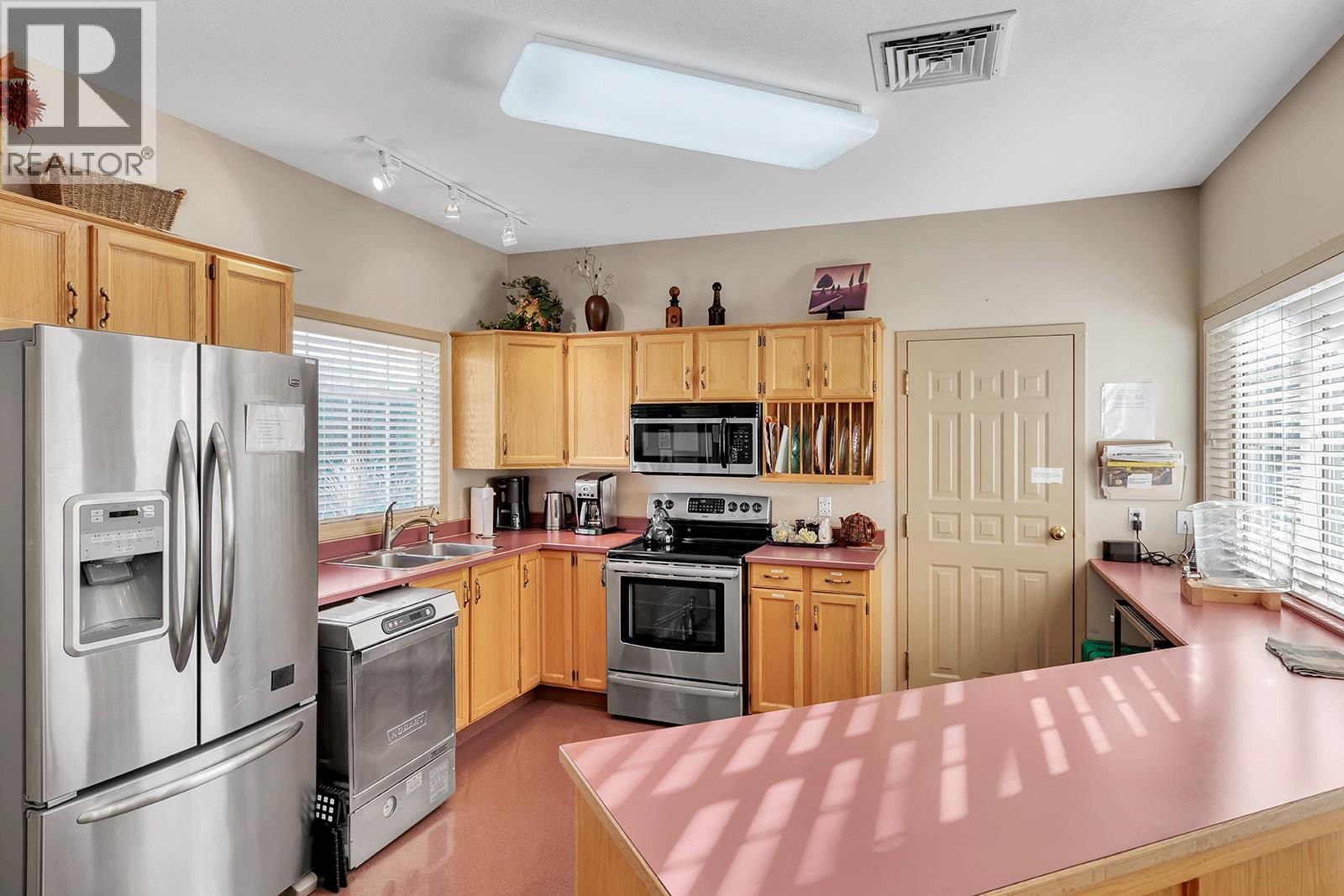 Picture for Unit #130, 595 Yates  Road https://www.cirrealty.ca/reb/bc/8/10364858_47.jpg