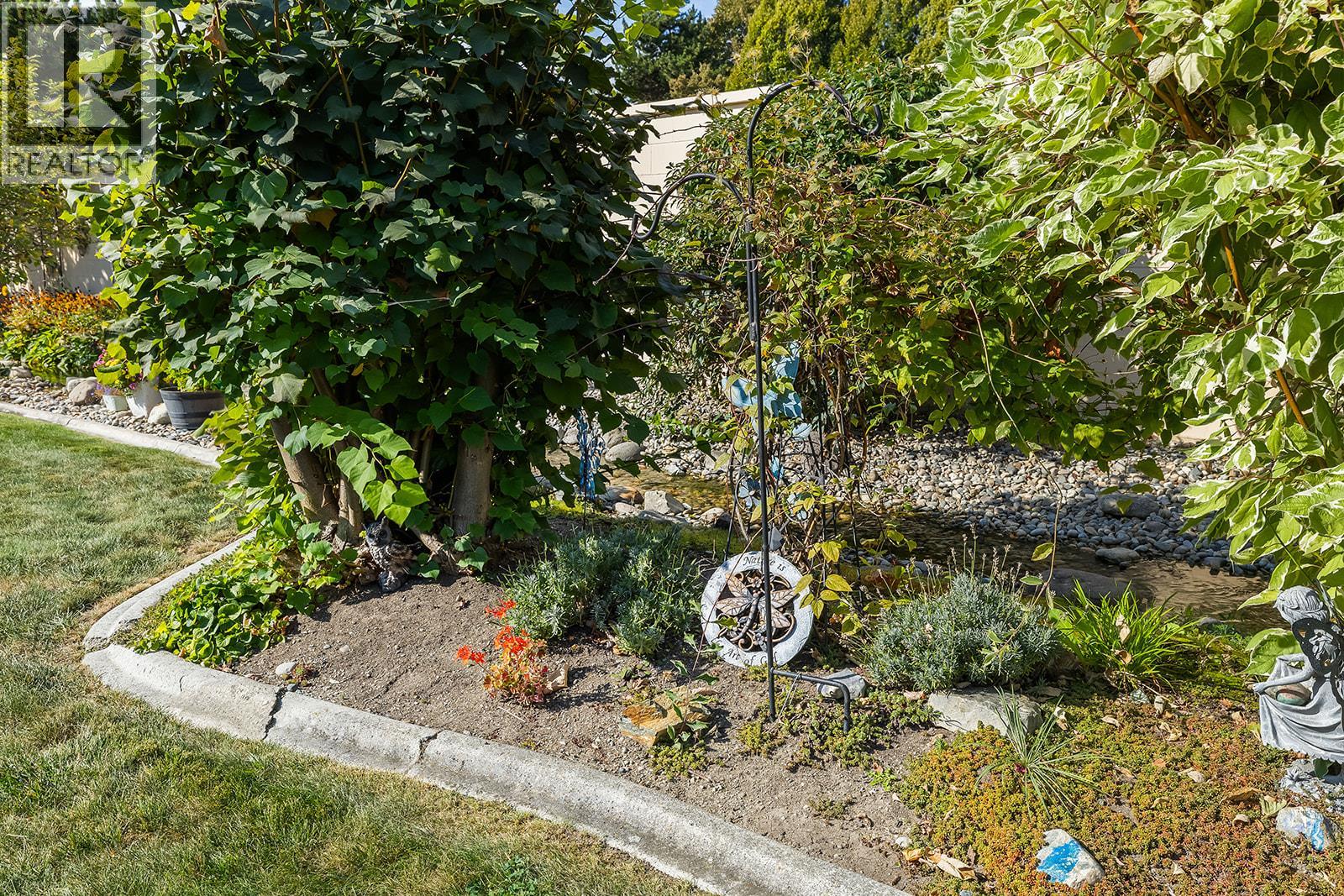 Picture for Unit #130, 595 Yates  Road https://www.cirrealty.ca/reb/bc/8/10364858_9.jpg