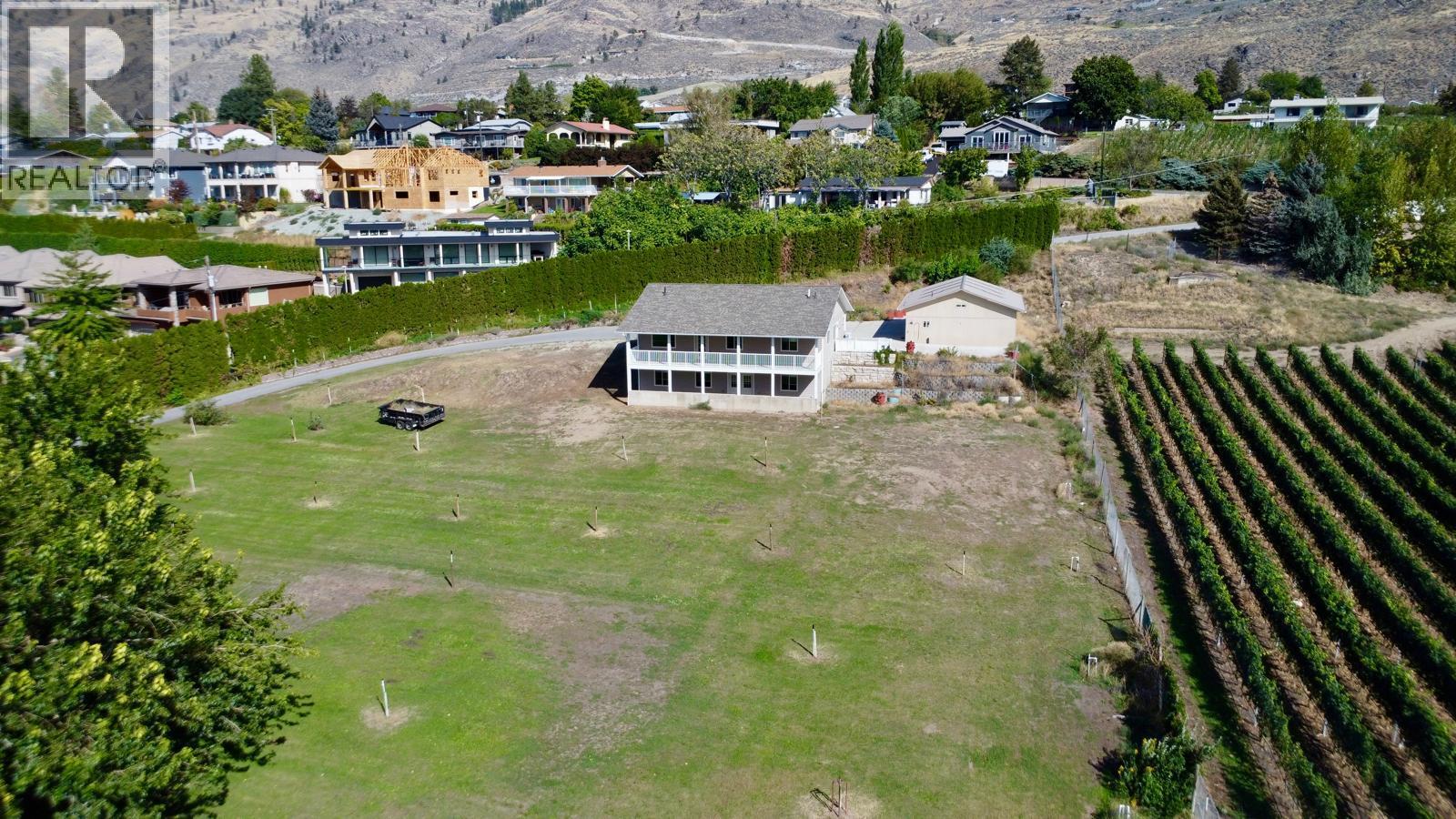 Picture for 3251 41ST  Street https://www.cirrealty.ca/reb/bc/8/10364918_19.jpg